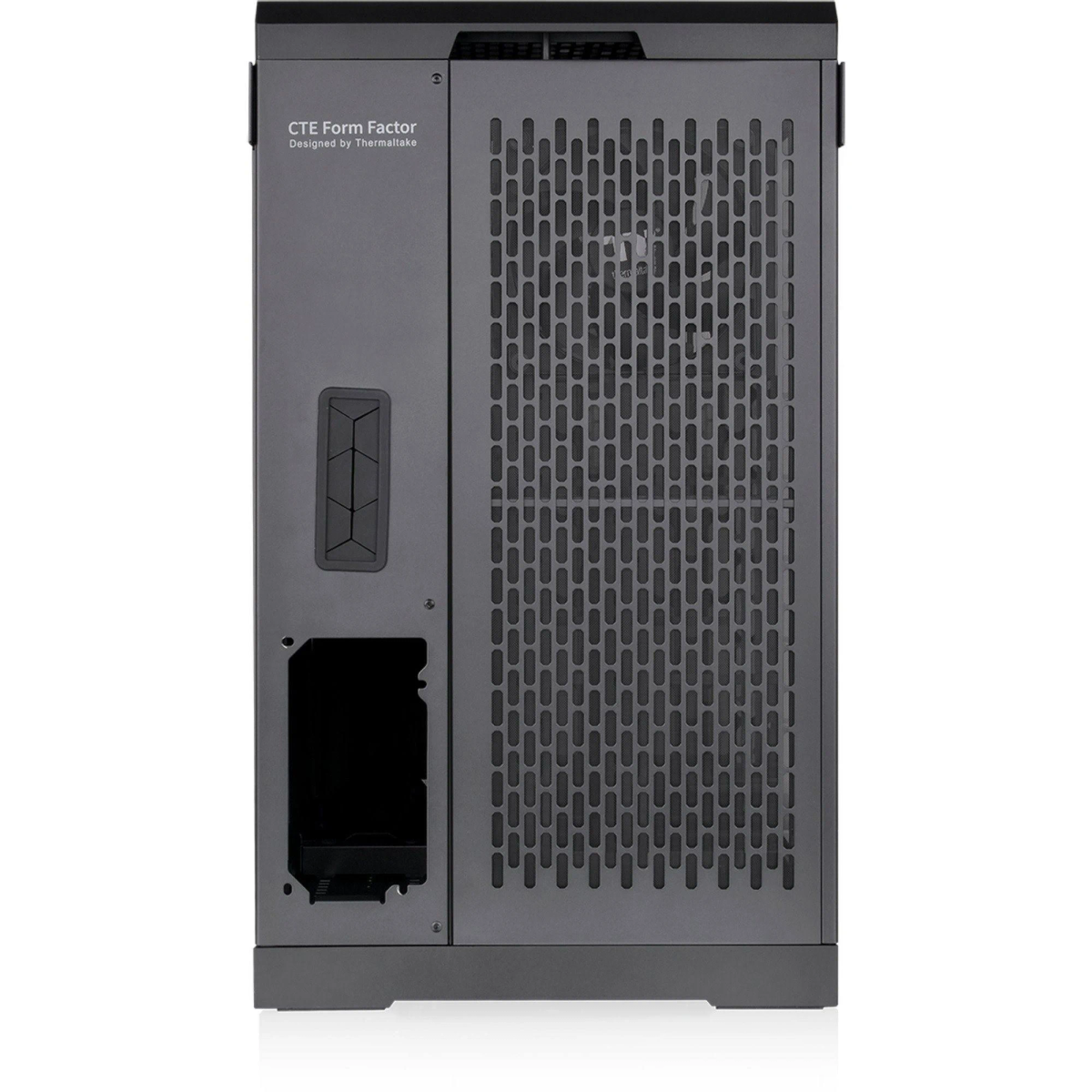Un case per computer grigio scuro. Ha un motivo a griglia sul lato e una presa d'aria superiore. Lo sfondo è bianco.