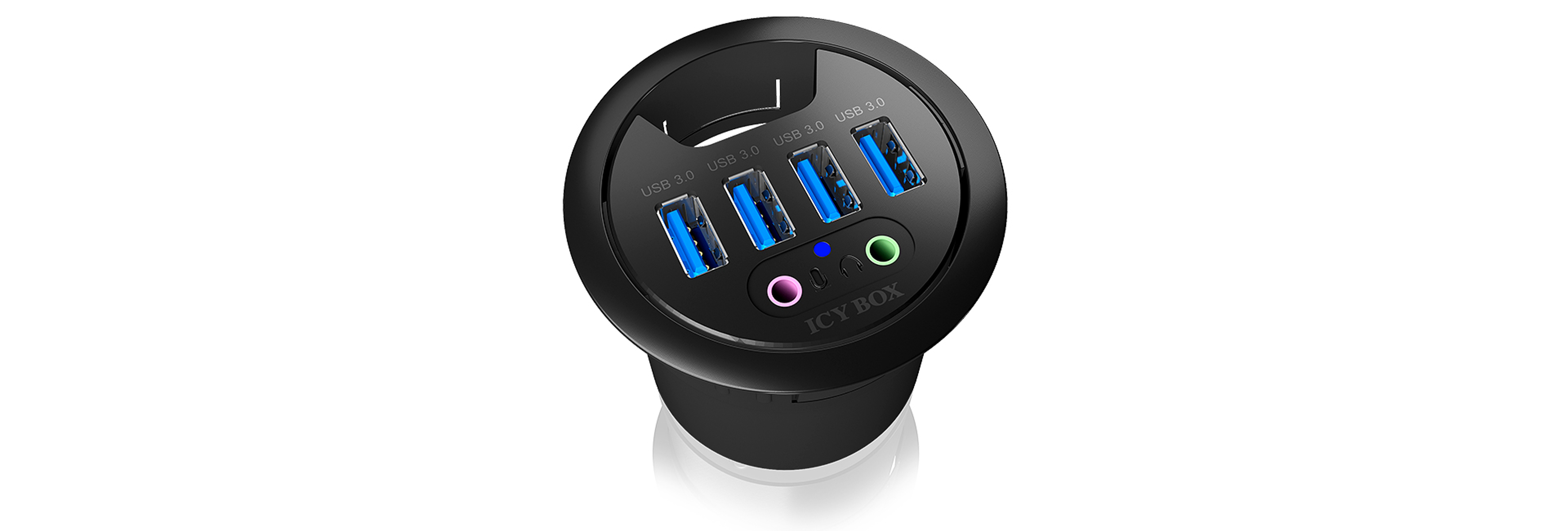 Ein schwarzer USB-Hub mit vier USB-Anschlüssen. Er ist rund und hat eine Leuchtanzeige. Der Hintergrund ist weiß.