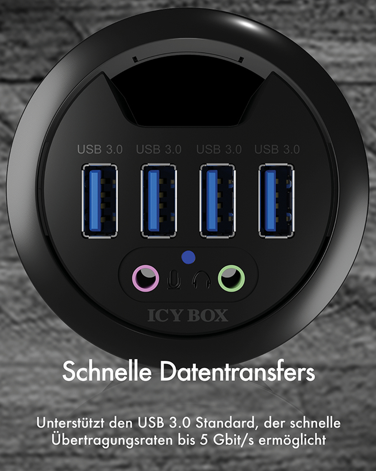 Schwarzer USB-Hub mit vier USB-Anschlüssen und Audioanschlüssen, mit Text.