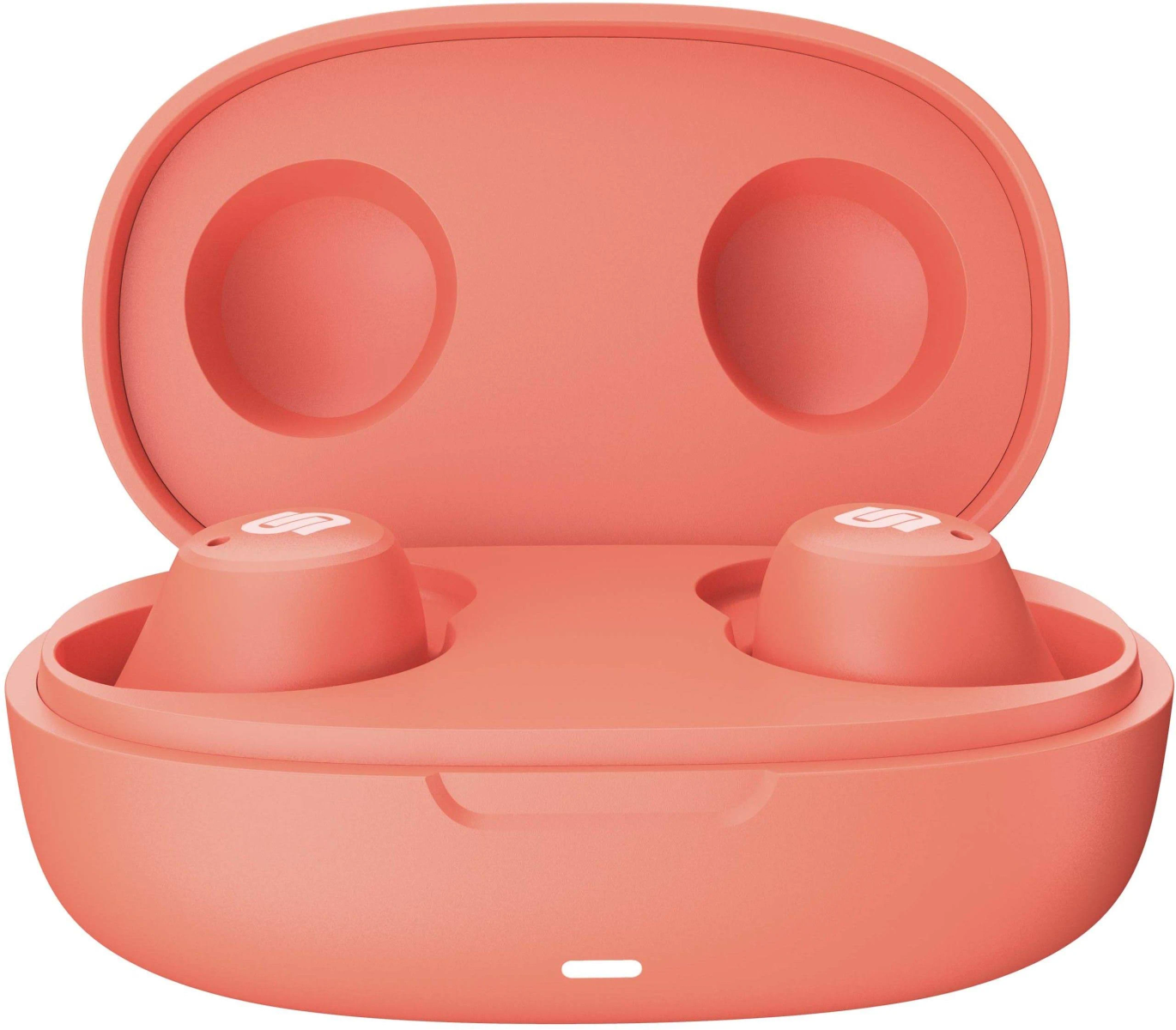 Brzoskwiniowe słuchawki i etui ładujące. Otwarte etui, widoczne dwie słuchawki, białe tło.