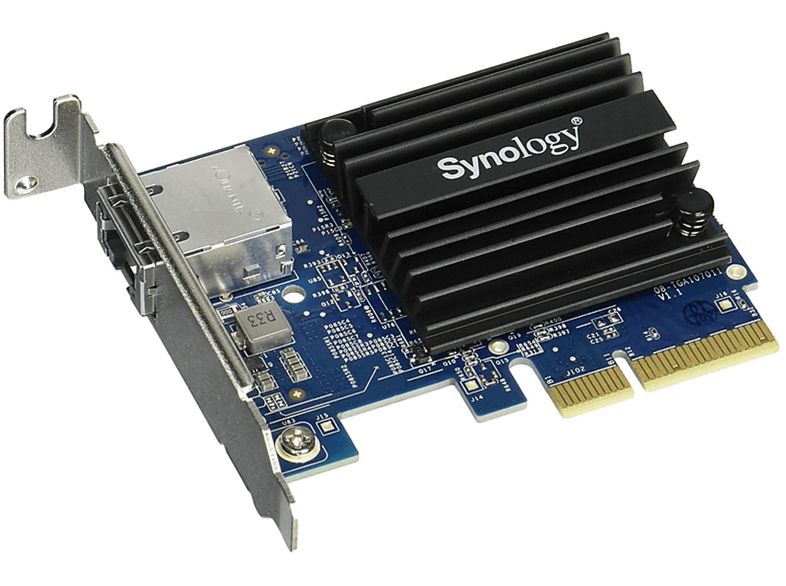 Karta sieciowa z czarnym radiatorem na białym tle. Logo Synology widoczne.