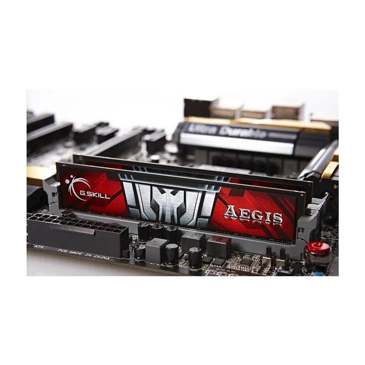Dwa czerwono-czarne moduły RAM w komputerze, z tekstem 'G.SKILL AEGIS'.