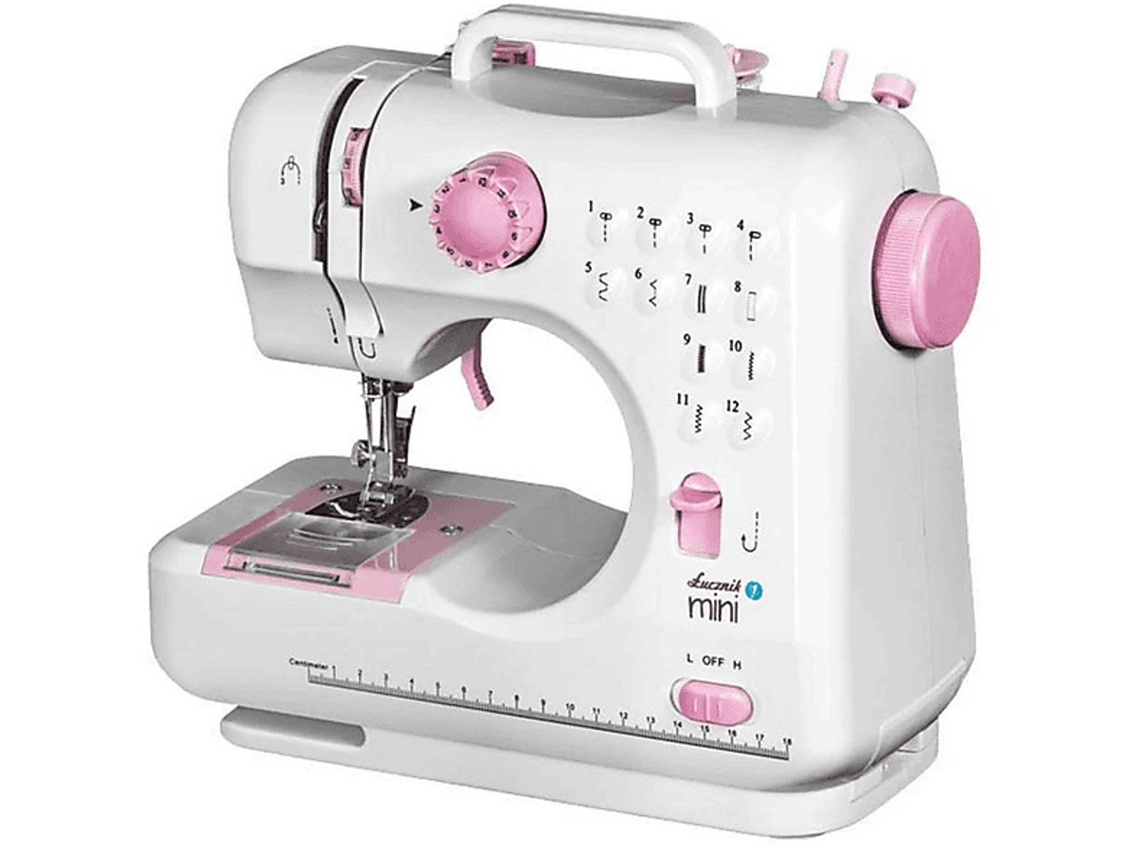 Biała maszyna do szycia Luznik Mini z różowymi akcentami. Posiada różowe pokrętła i uchwyt na górze.