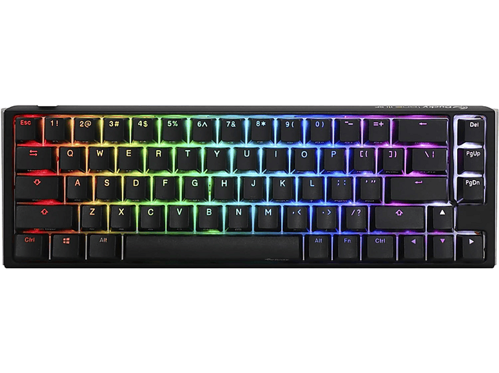 Zwart toetsenbord met regenboogverlichting. Toetsen zijn zichtbaar met alle standaardindelingen. Zwarte achtergrond.