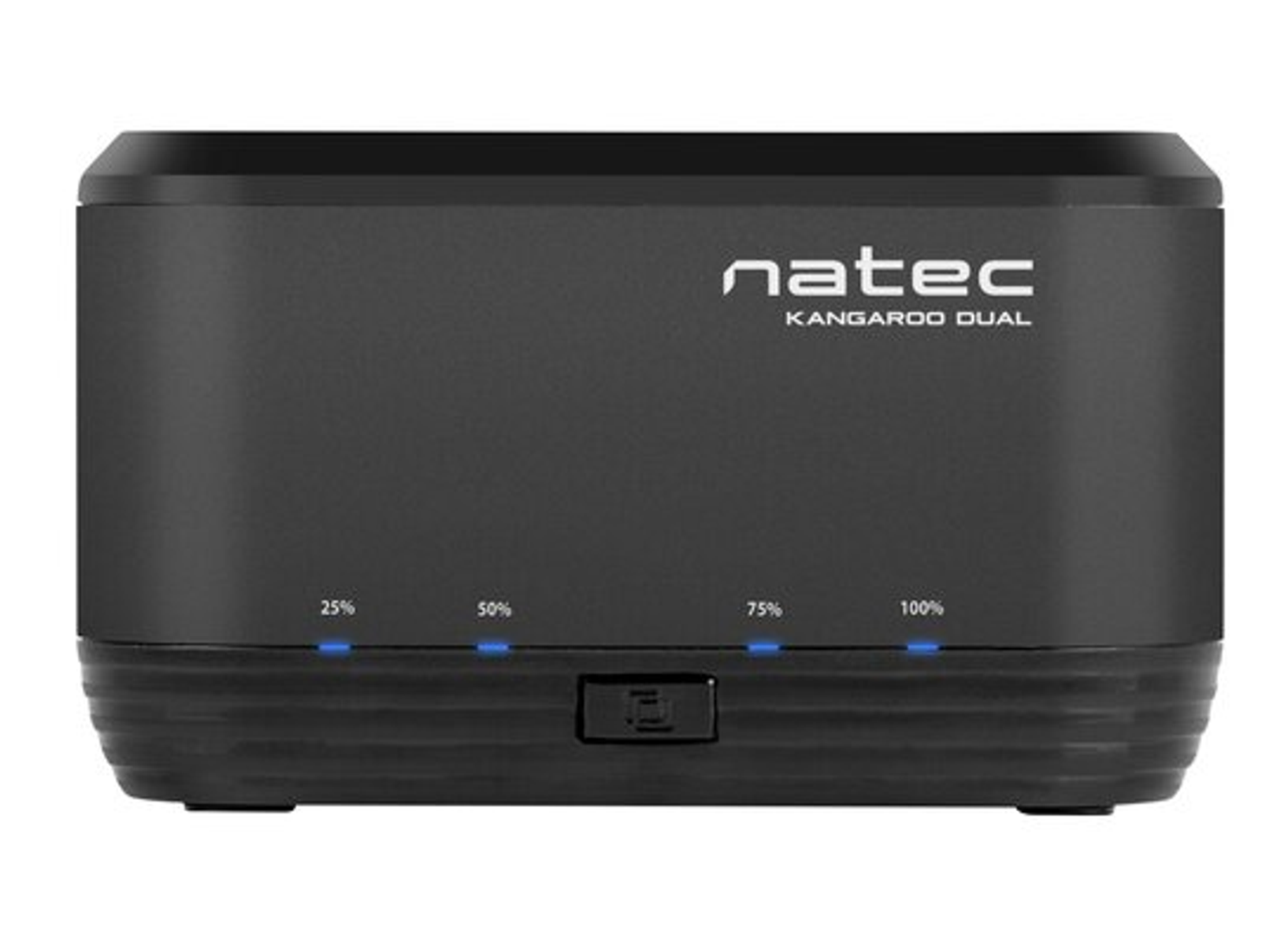 Natec Kangaroo Dual nero. Ha 4 luci LED che indicano la percentuale di carica. Sfondo bianco.