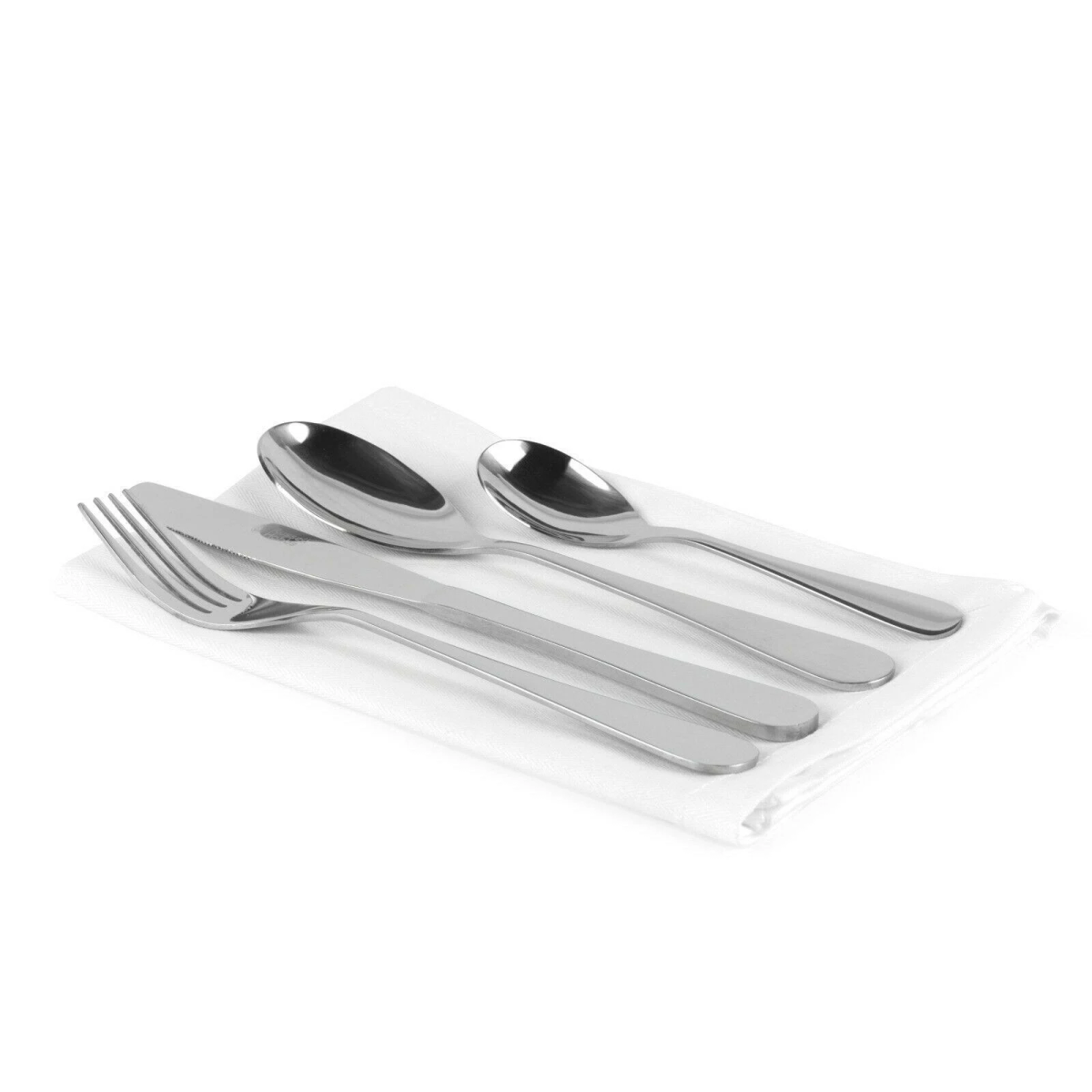 Set von Besteck (Gabel, Messer, Löffel) auf einem weißen Tuch.