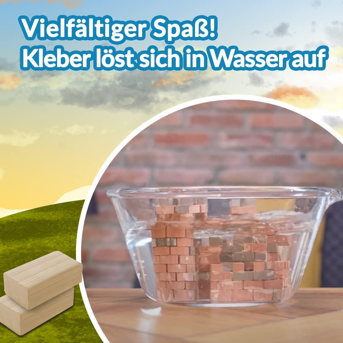 Holzblöcke in Wasser in einer Glasschüssel. Hintergrund Backsteinmauer und sonniger Himmel.