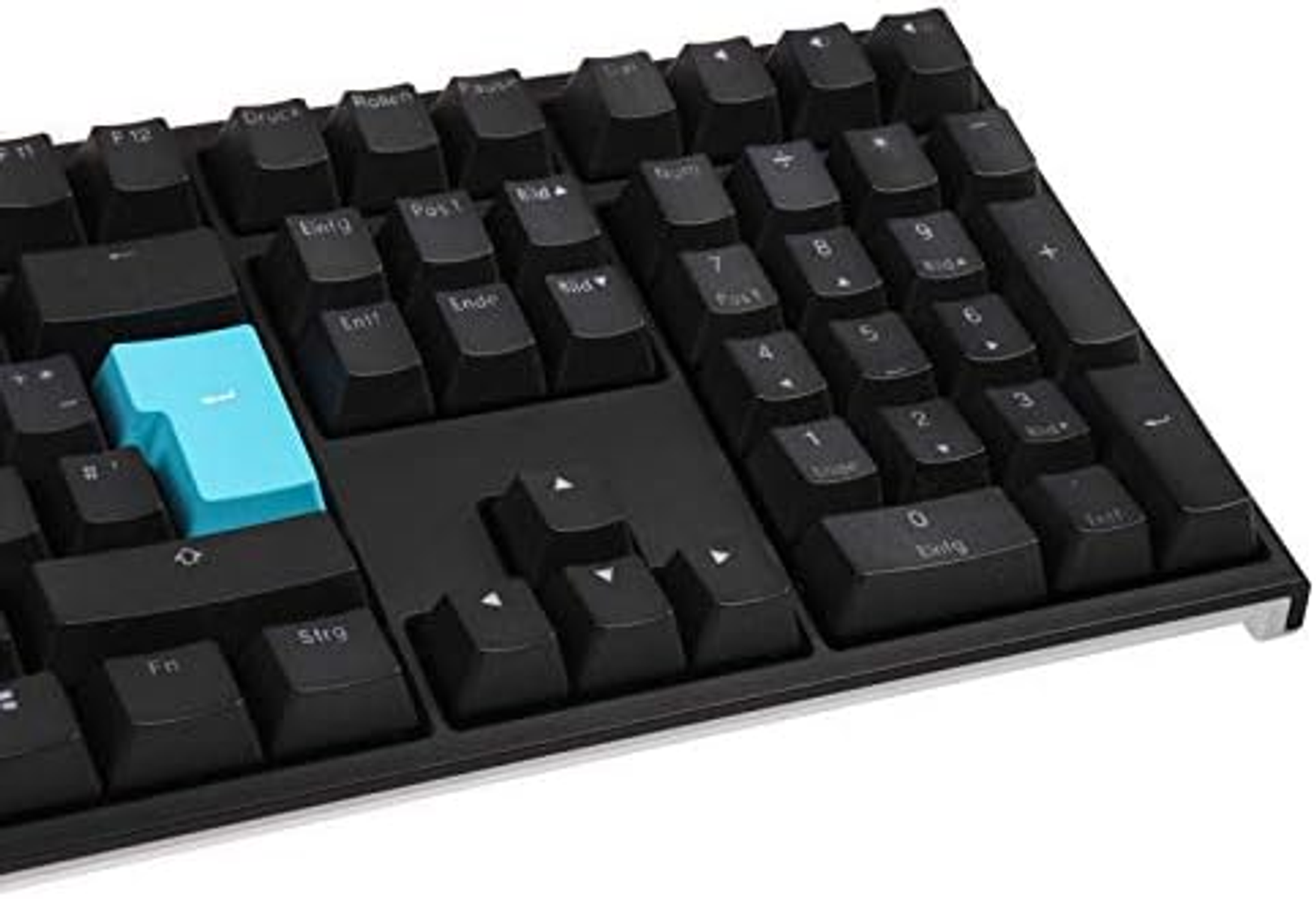 Czarna klawiatura z czarnymi klawiszami, niebieskim klawiszem Enter i białymi literami.