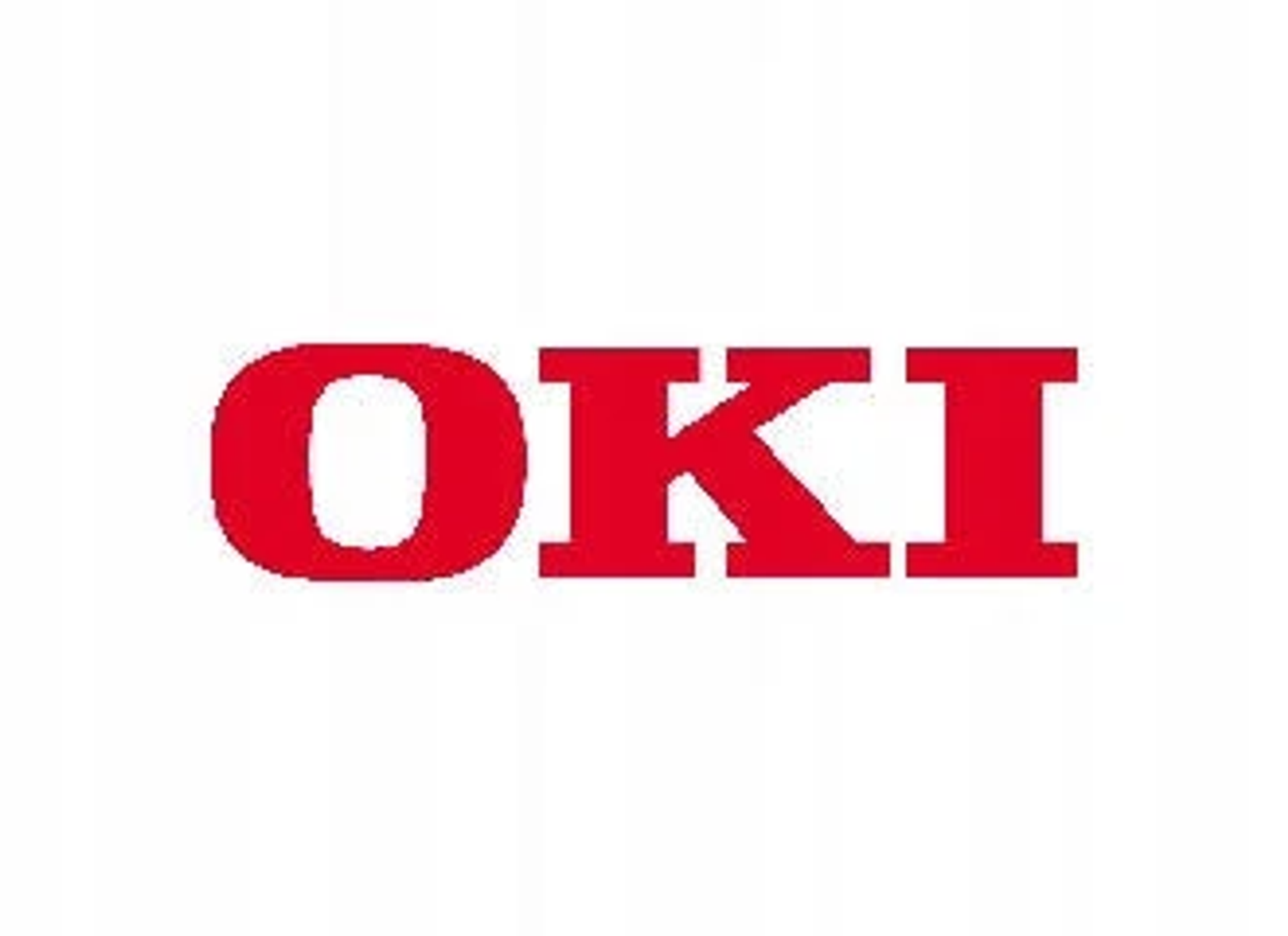 Beyaz bir arka plan üzerinde kırmızı renkli OKI logosu. Harfler kalın ve blok şeklindedir.