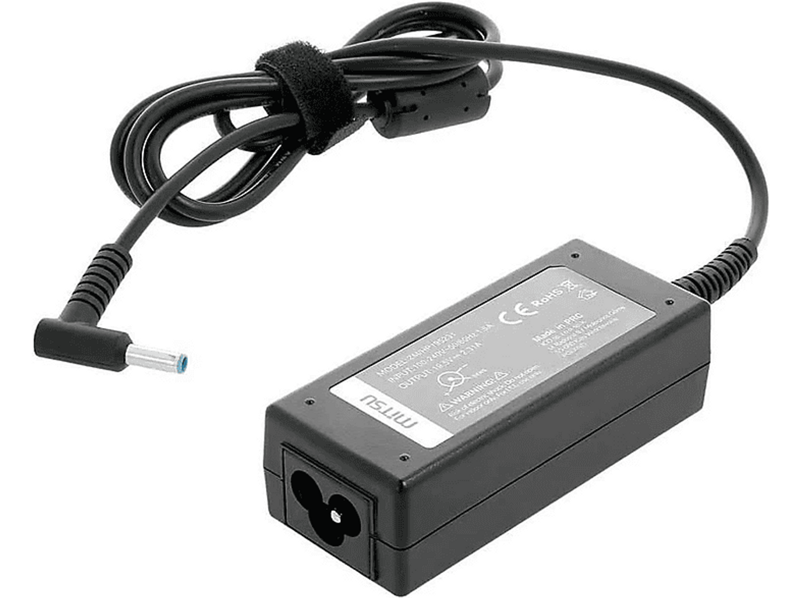 Schwarzes Laptop-Ladegerät mit blauem Stecker, schwarzem Kabel und Etikett.