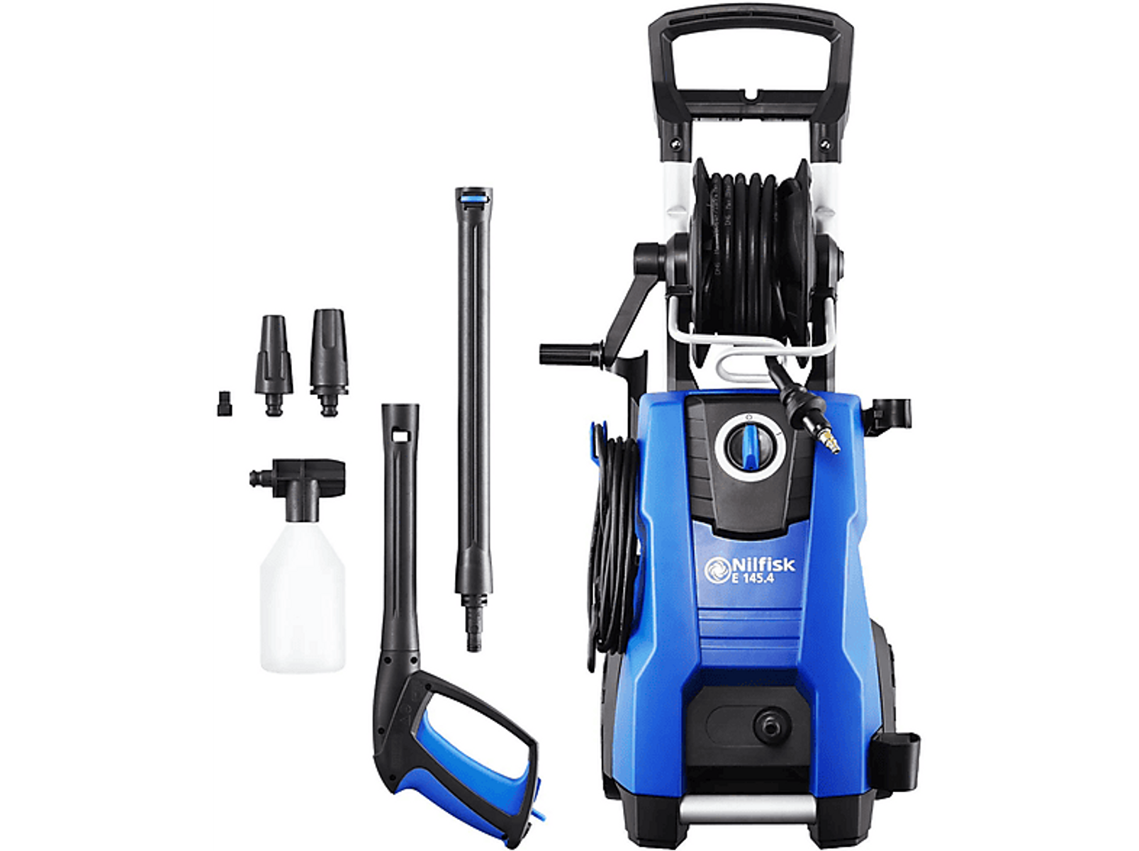 Niebiesko-czarna myjka ciśnieniowa Nilfisk z akcesoriami.