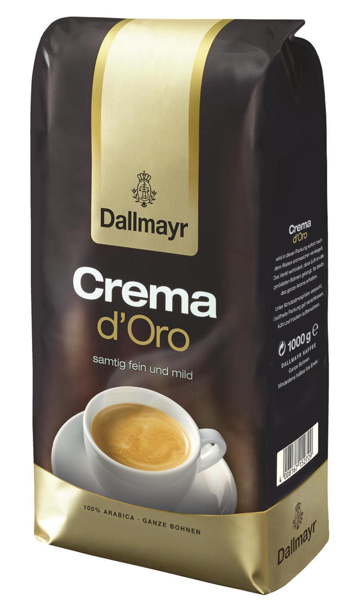 Kaffeepackung mit Kaffeetasse. Weißer Hintergrund.