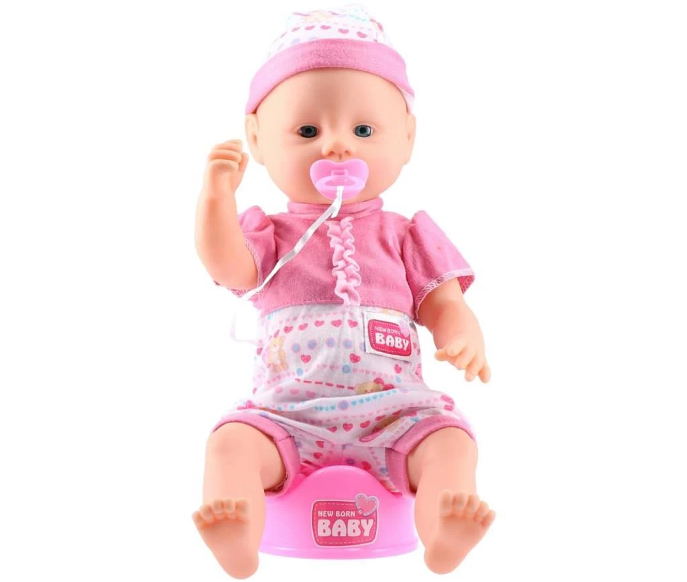 Eine rosa Babypuppe mit Schnuller sitzt auf einem rosa Töpfchen. Sie trägt ein rosa Outfit und einen Hut.