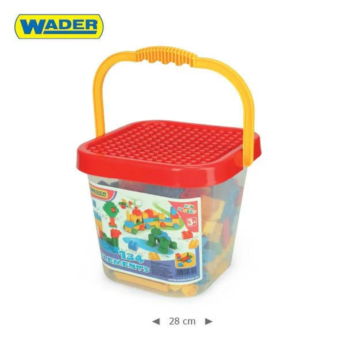 Roter Eimer Spielzeug mit rotem Deckel und gelbem Griff, gefüllt mit bunten Blöcken. Weißer Hintergrund.
