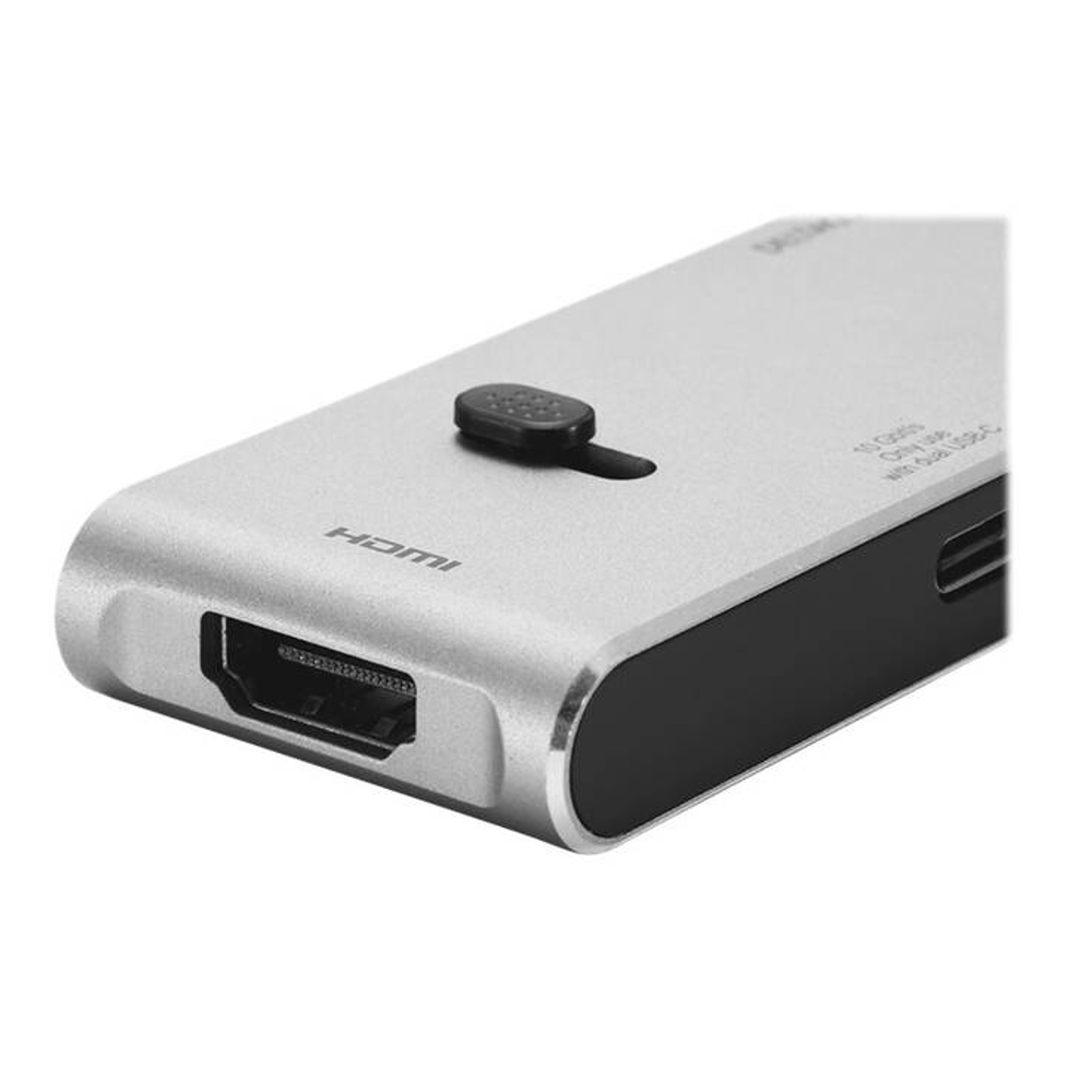 Silberner HDMI-Adapter mit schwarzem Knopf und schwarzem Anschluss. Der Adapter hat Text.