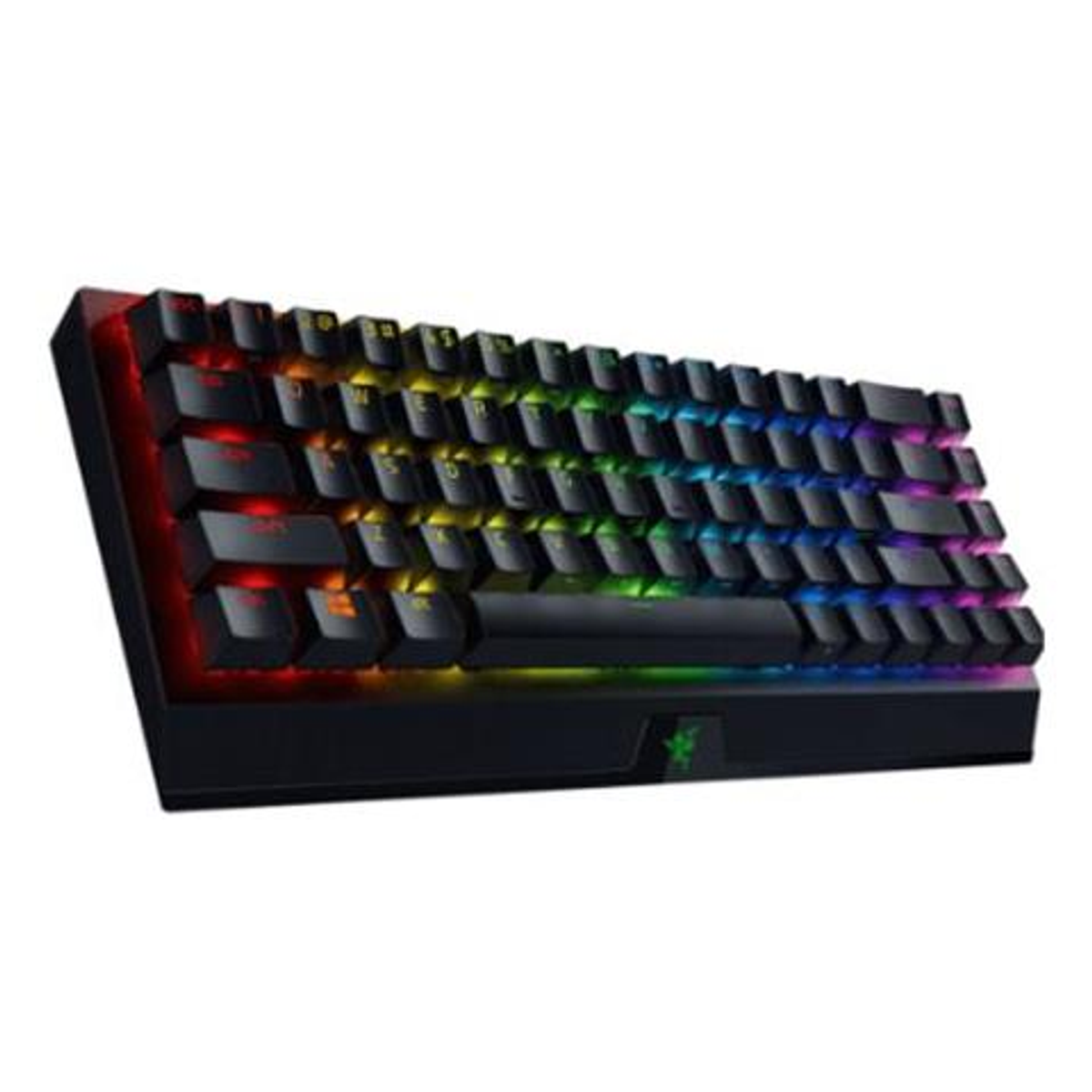 Tastiera gaming nera con tasti retroilluminati arcobaleno. Logo Razer visibile. Tastiera angolata.