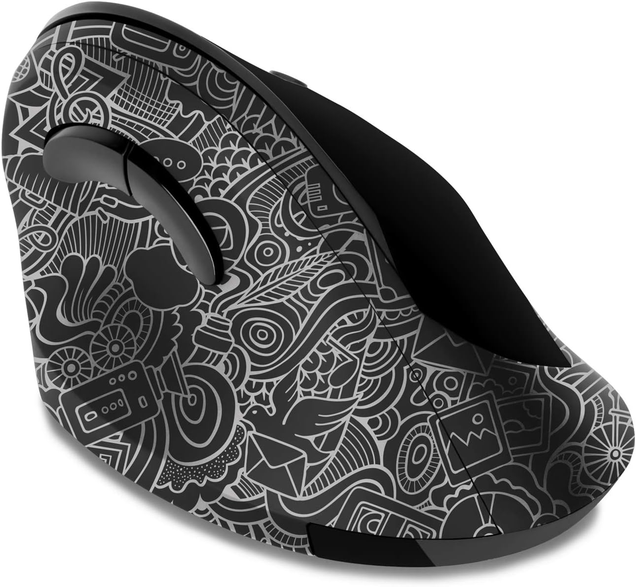 Eine schwarze ergonomische Maus mit einem Muster aus weißen Linien und Formen auf der Oberseite.