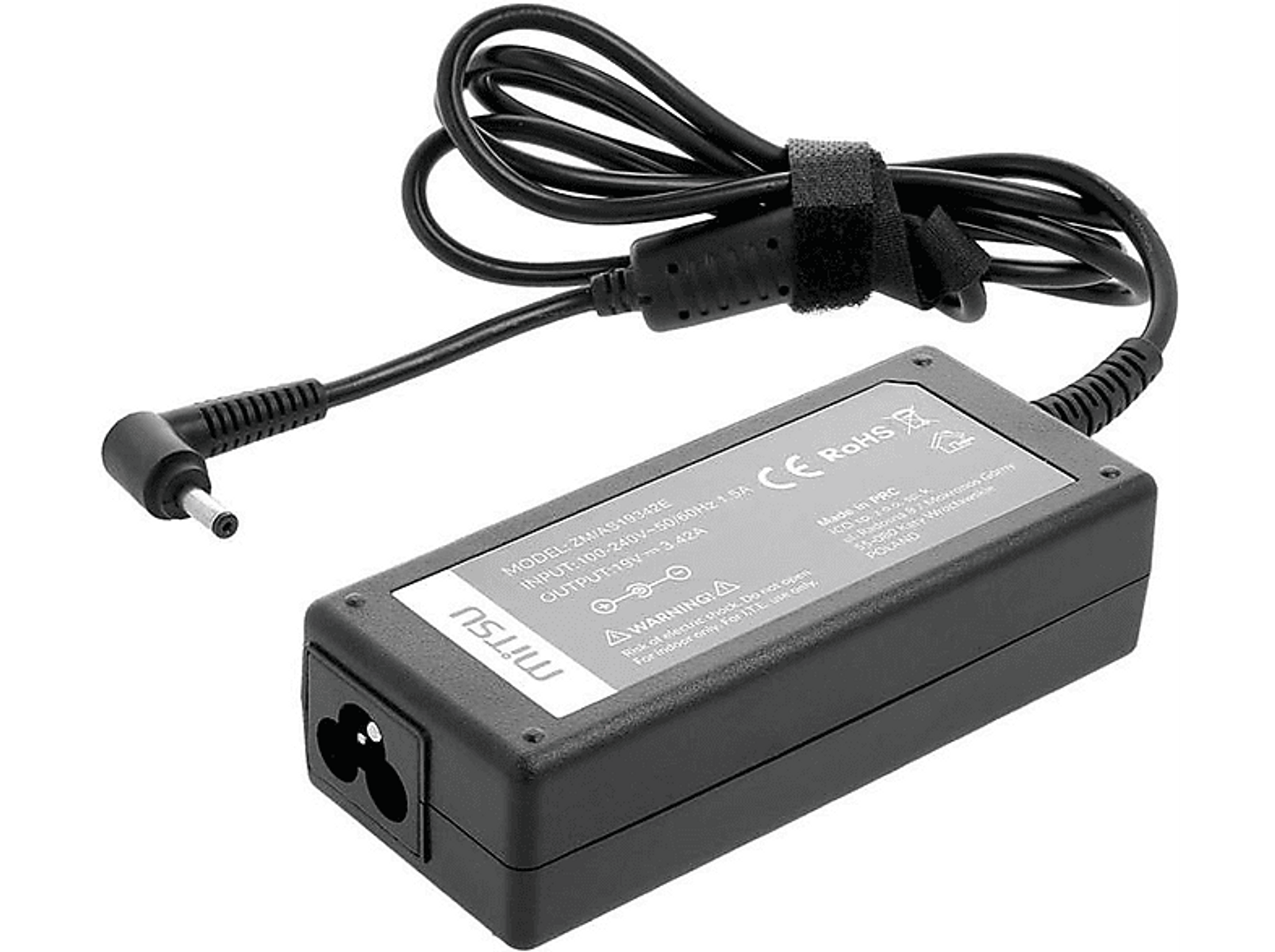Ein schwarzes Laptop-Netzteil mit Kabel und Stecker auf weißem Hintergrund.