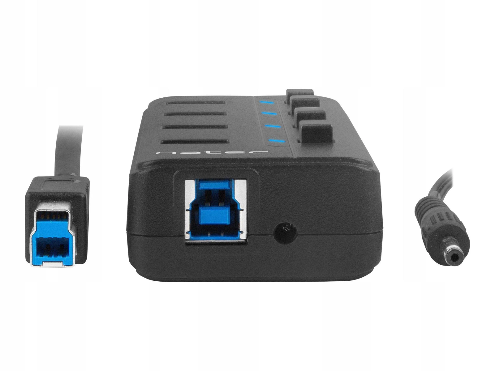 Schwarzer USB-Hub mit vier Anschlüssen, einem USB-Eingang und einem separaten Stromanschluss.