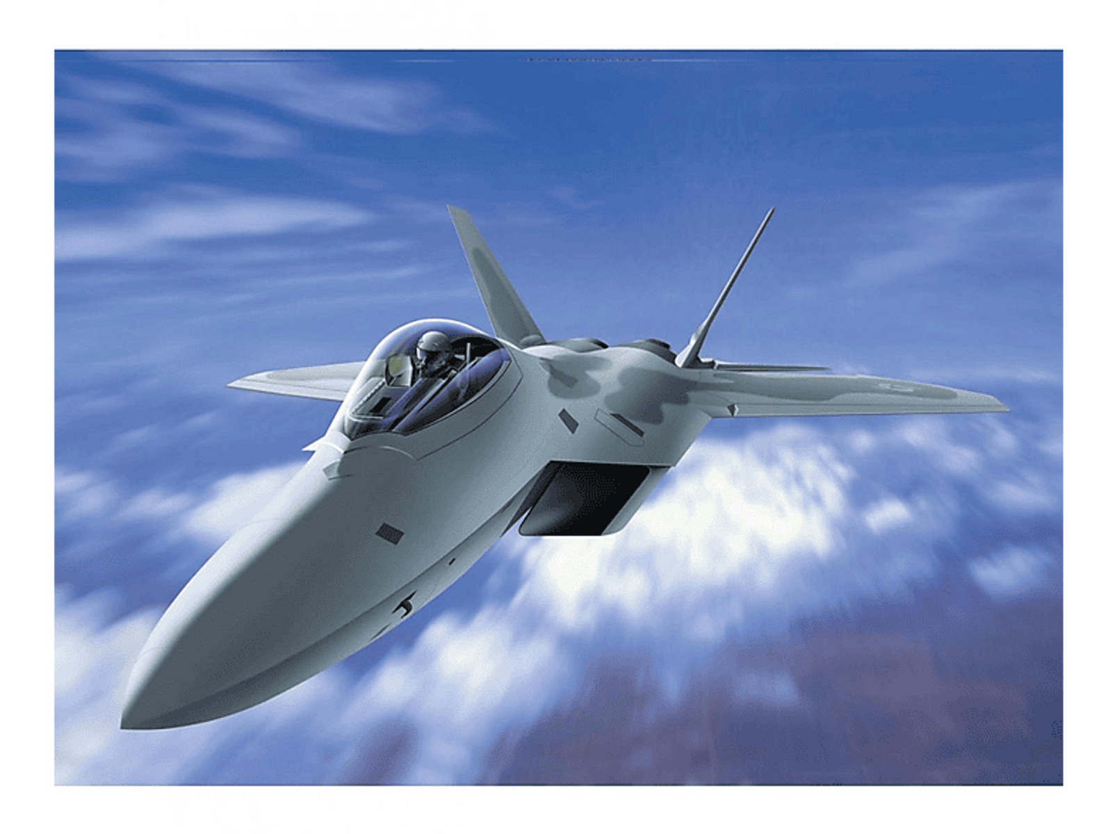 Militärjet im Flug, von unten gegen einen blauen Himmel gesehen.