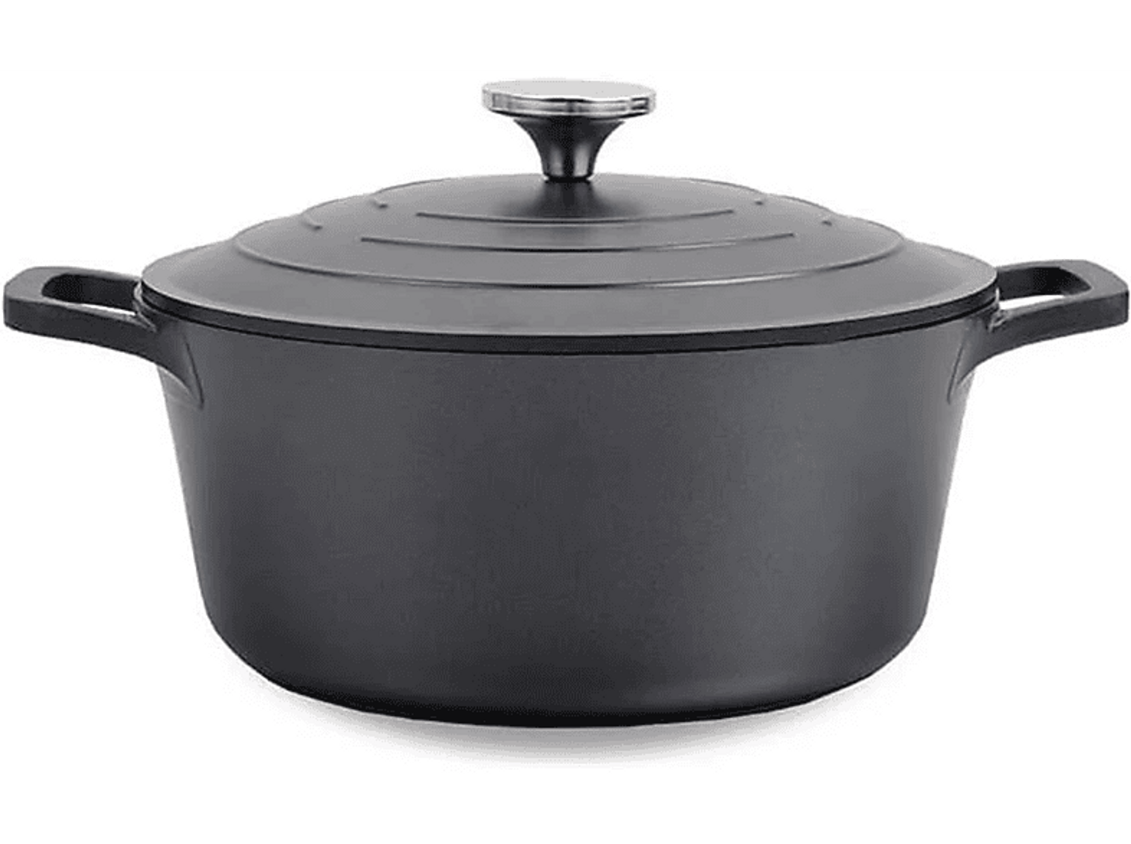 Czarny żeliwny garnek z pokrywką. Ma dwa uchwyty. Pokrywka ma okrągłe żebra.