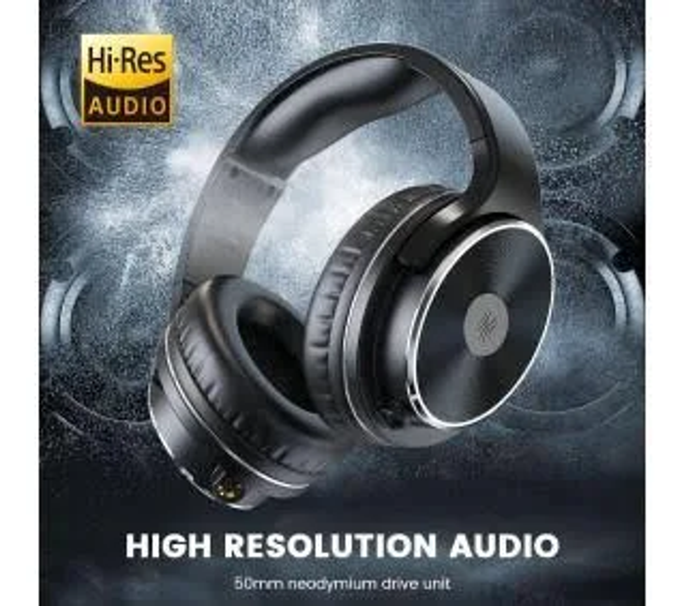 Cuffie nere. Etichetta audio ad alta risoluzione e informazioni sull'unità driver al neodimio da 50 mm.
