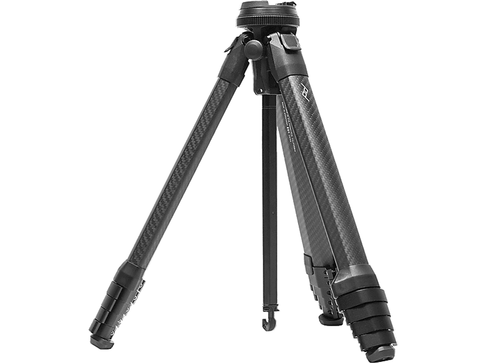 Czarny statyw podróżny Peak Design. Ma trzy nogi i centralną kolumnę.