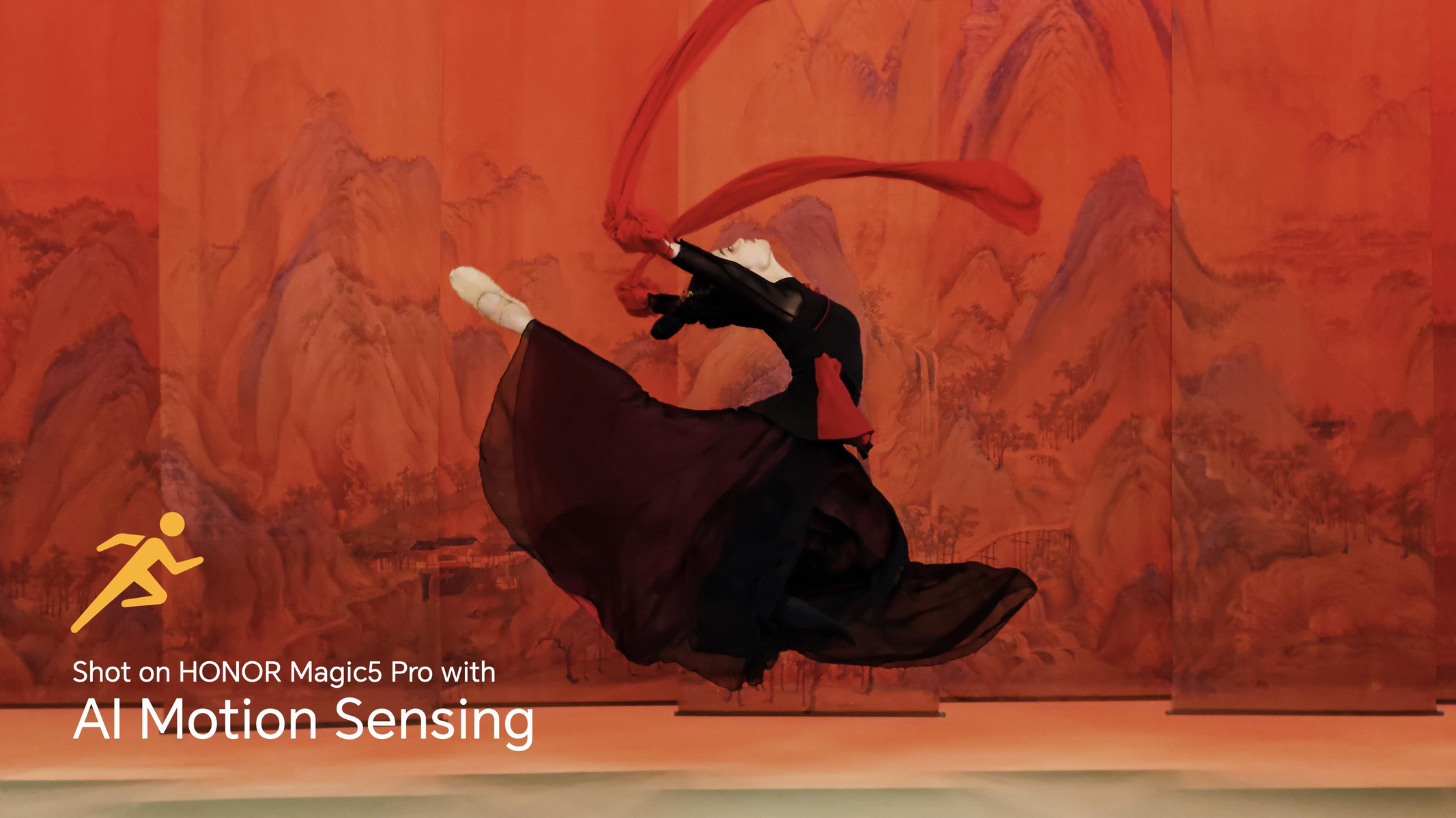 Tancerka w czerni i czerwieni, z czerwoną wstążką, na scenie.