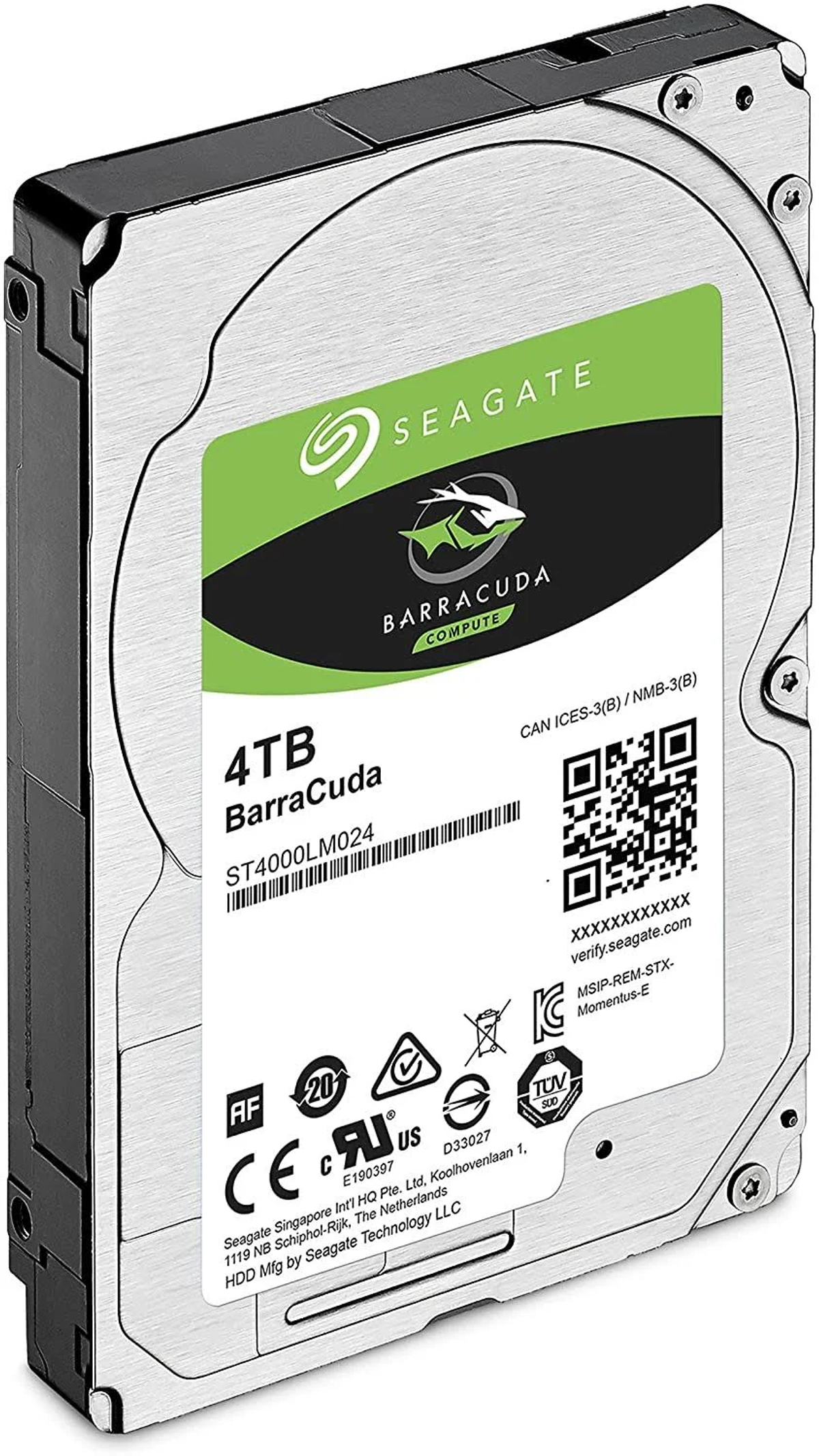 Silberne Festplatte, Seagate Barracuda-Etikett, grün-schwarzer Aufkleber, 4TB Kapazität.
