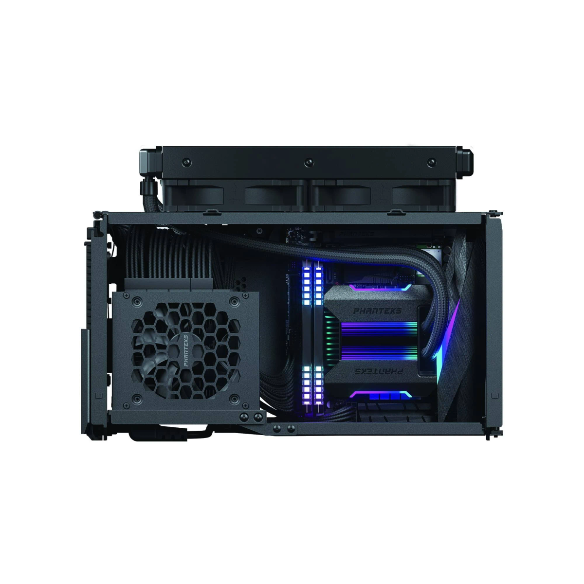 Un case per computer nero con componenti interni tra cui un dissipatore, una ventola e RAM con luci colorate.