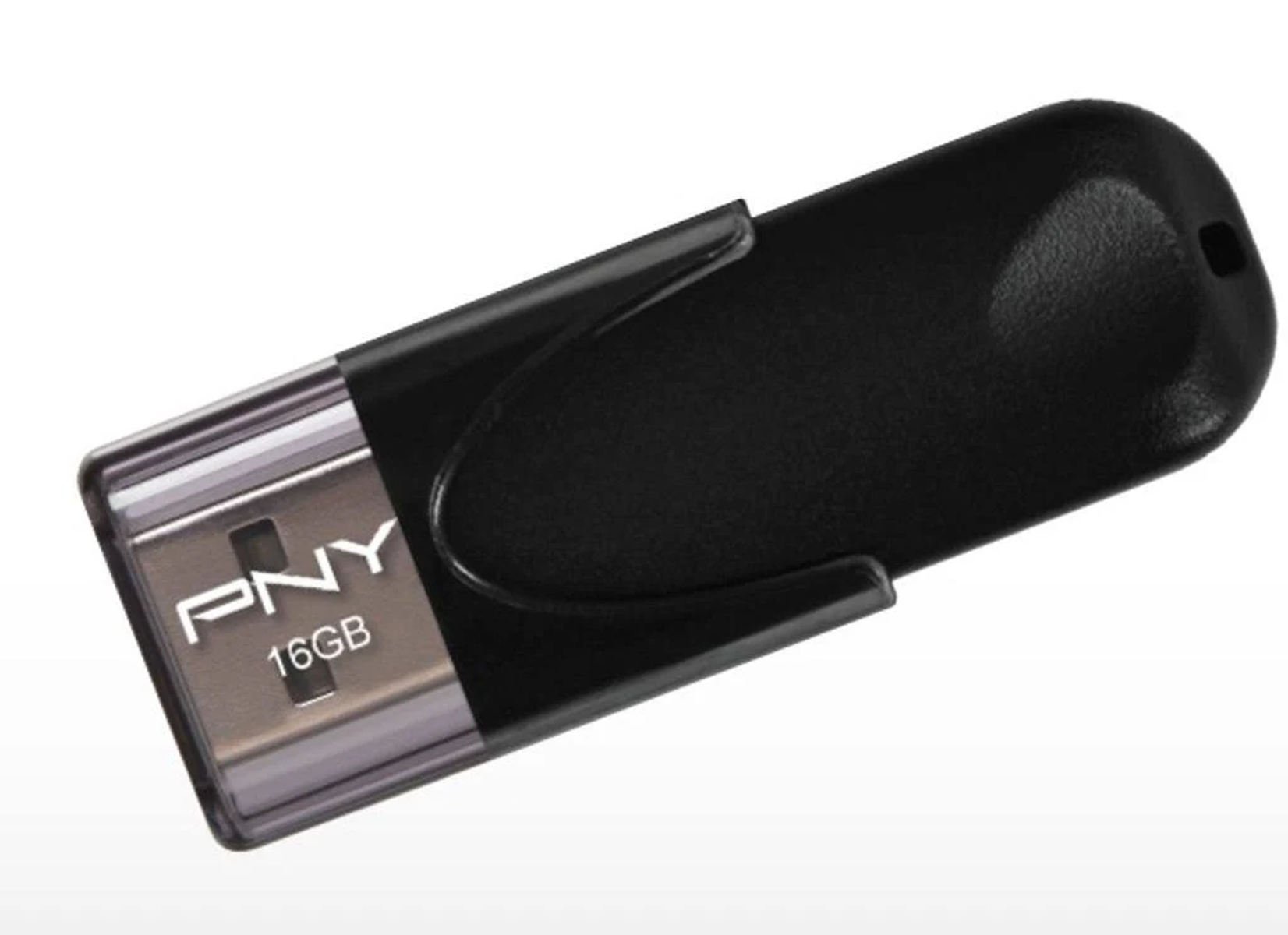 Czarny i srebrny pendrive PNY 16GB. Jest pod kątem, widoczne jest złącze USB.