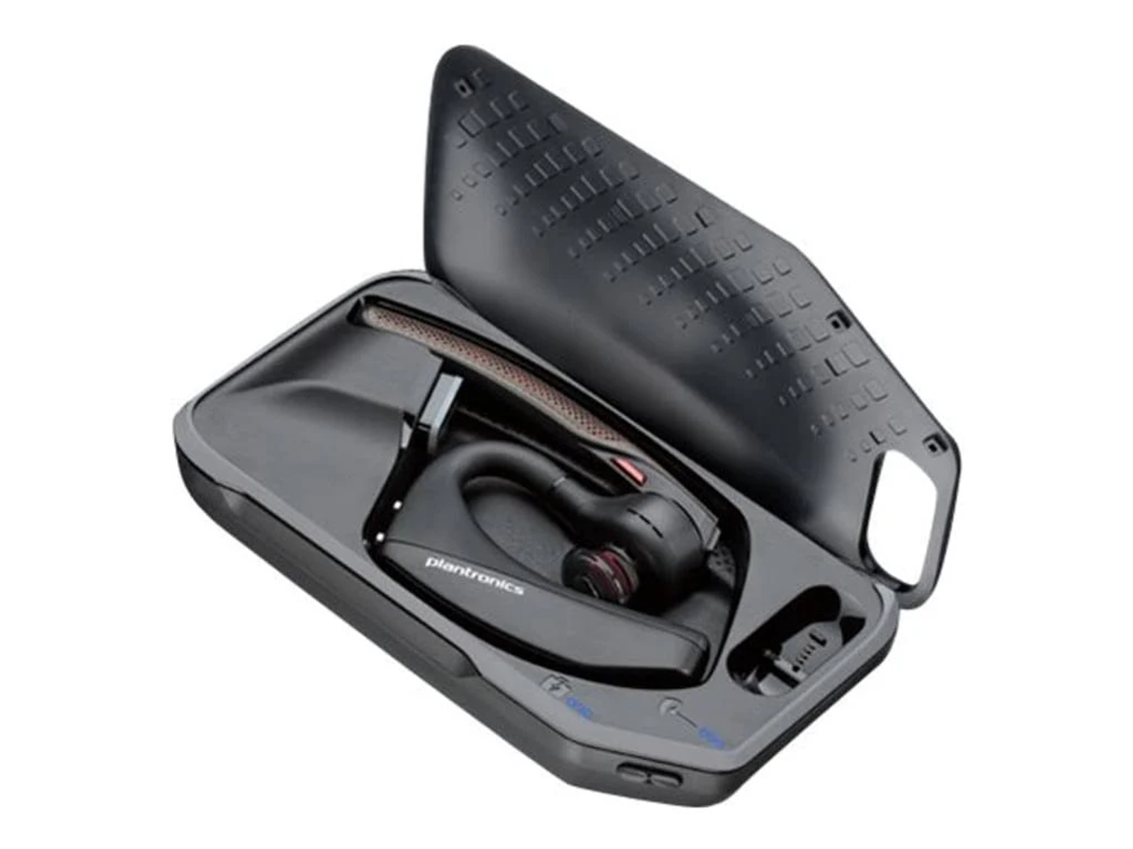 Czarny zestaw słuchawkowy Plantronics w otwartym czarnym etui na białej powierzchni.