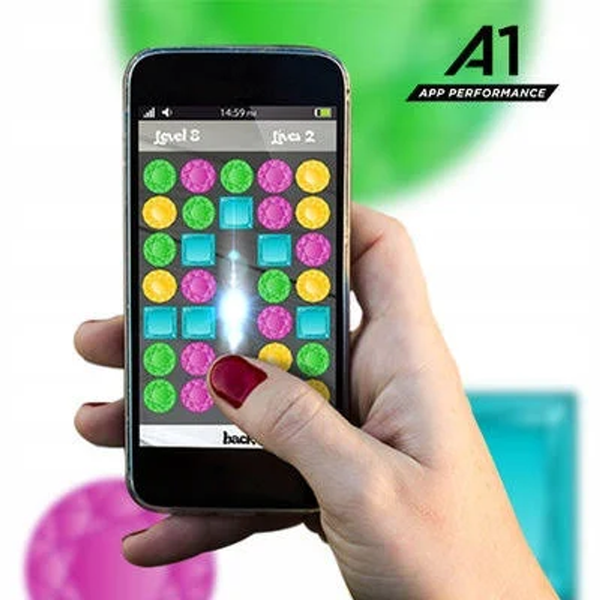 Eine Hand, die ein Smartphone hält, das ein farbenfrohes Puzzlespiel anzeigt, mit grünem und pinkfarbenem Hintergrund.