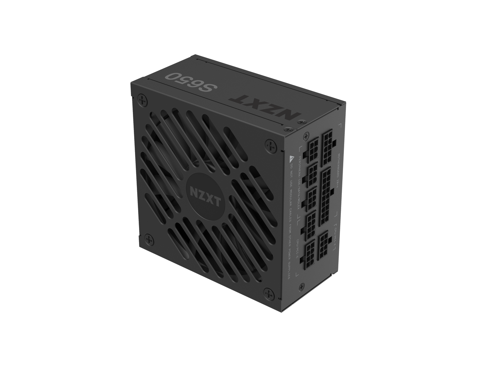 Schwarzes NZXT-Netzteil. Gitterdesign auf der Vorderseite. Schrauben sichtbar. Weißer Hintergrund.