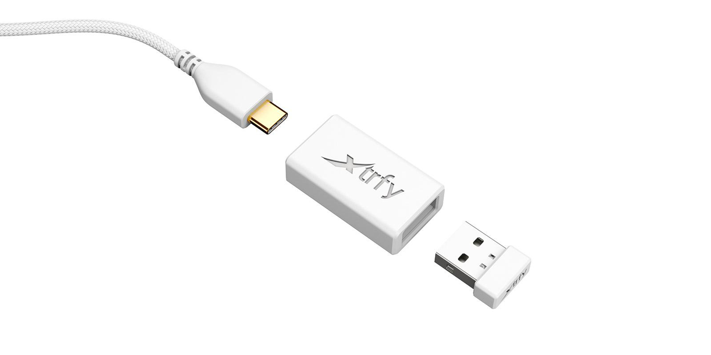 Witte Xtfy-adapter met USB- en USB-C-connectoren, op wit oppervlak.