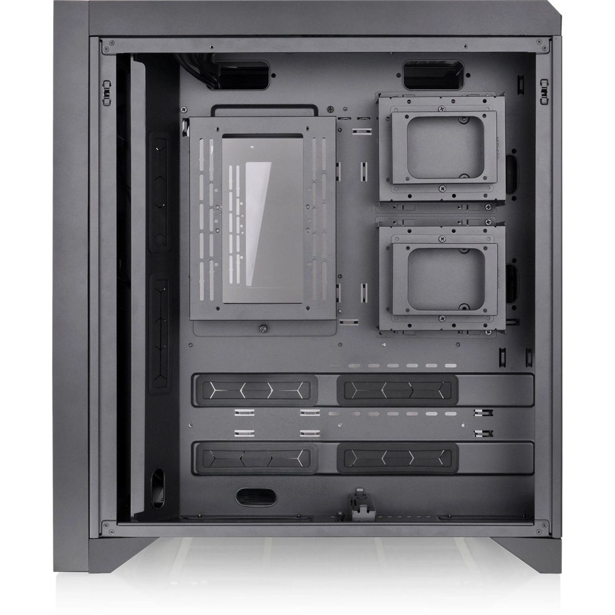 Schwarzes Computergehäuse-Innenraum. Grauer Hintergrund. Interne Komponenten sichtbar.