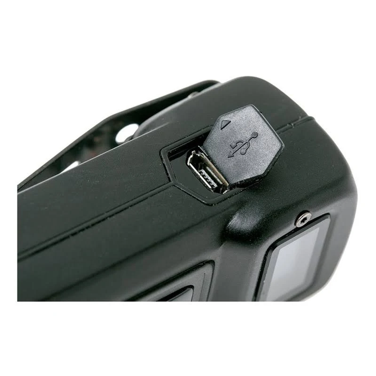 Nahaufnahme eines schwarzen Geräts mit USB-Anschluss und kleinem Deckel.