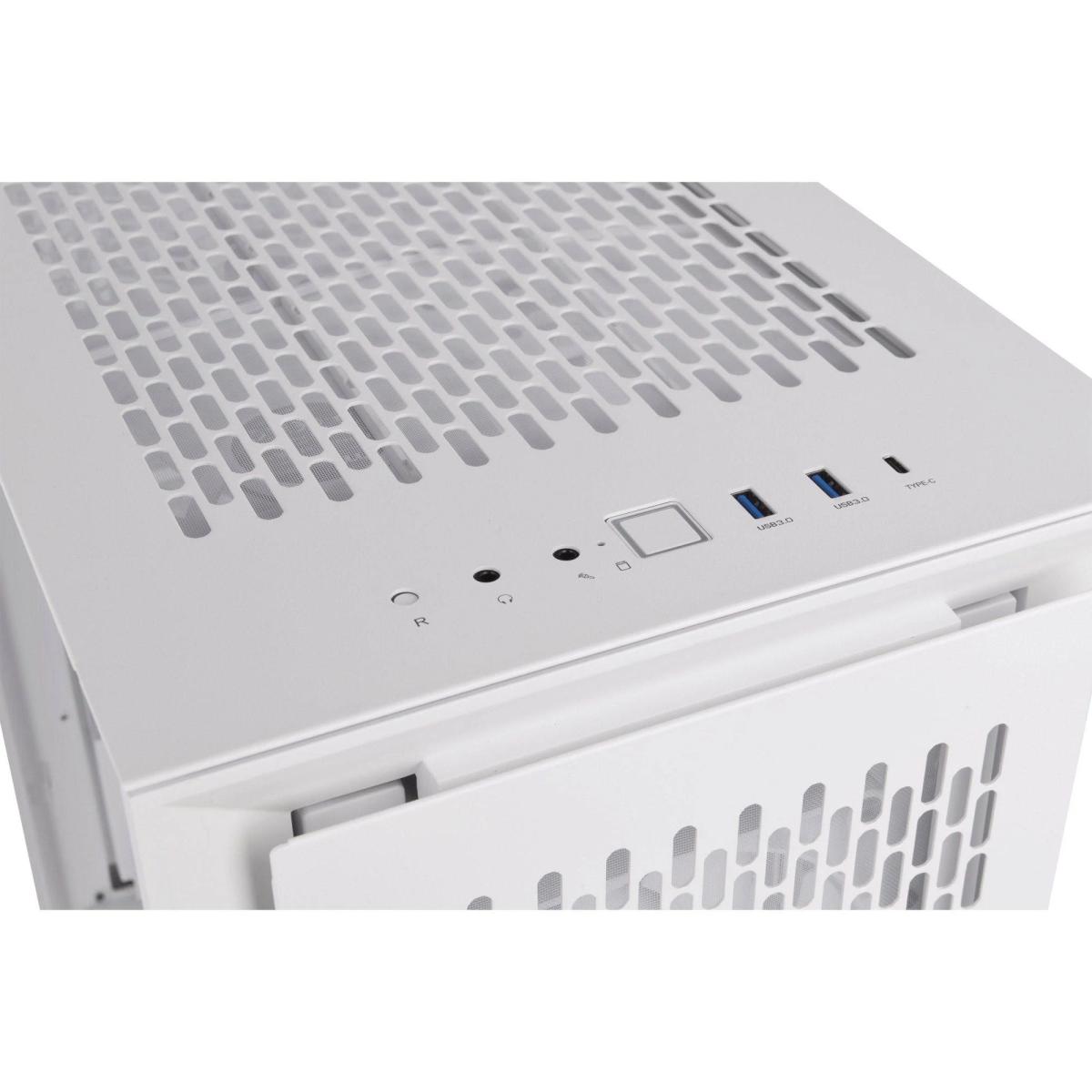 Weißes Computergehäuse. Draufsicht mit Luftschlitzen und USB-Anschlüssen. Power- und Reset-Tasten.