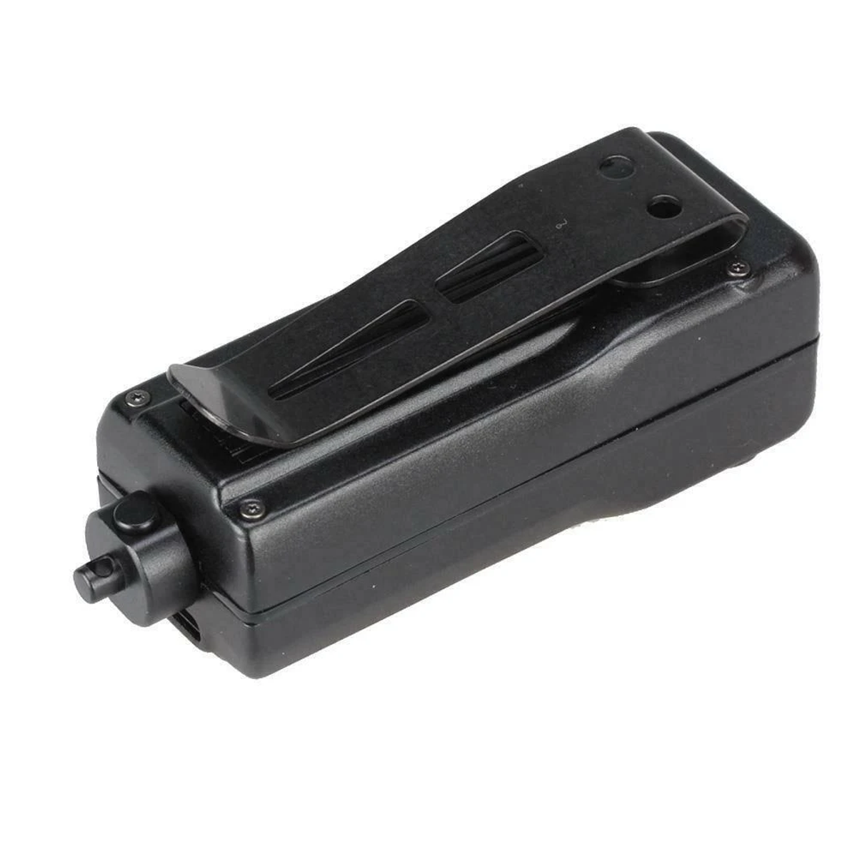 Mała czarna latarka z klipsem. Posiada przycisk i port ładowania na końcu.