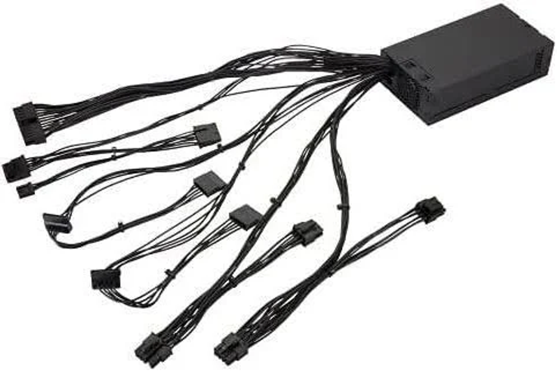 Schwarzes Netzteil mit vielen angeschlossenen schwarzen Kabeln. Kabel haben verschiedene Anschlüsse.