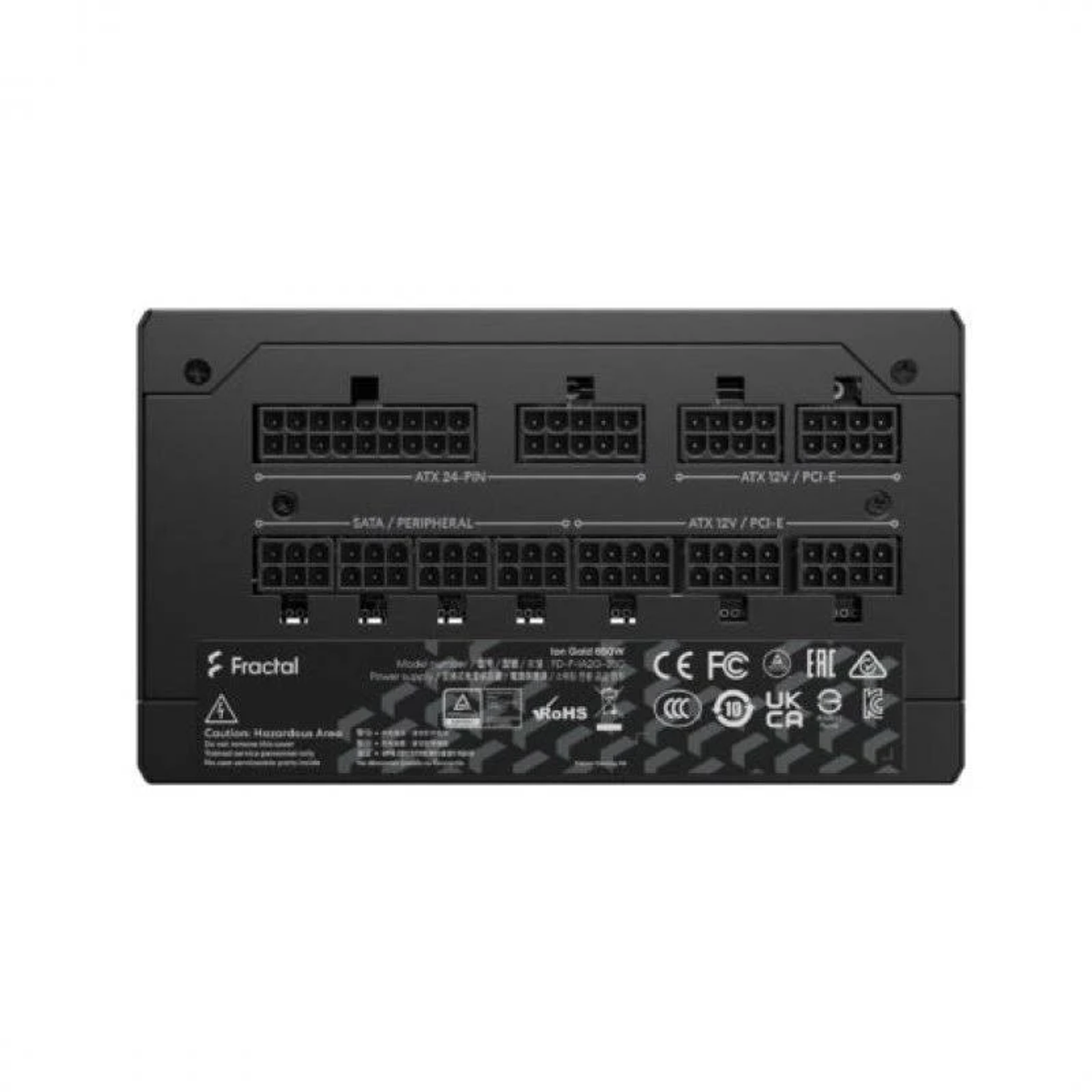 Alimentatore per computer nero con più porte ed etichette. Isolato su sfondo bianco.