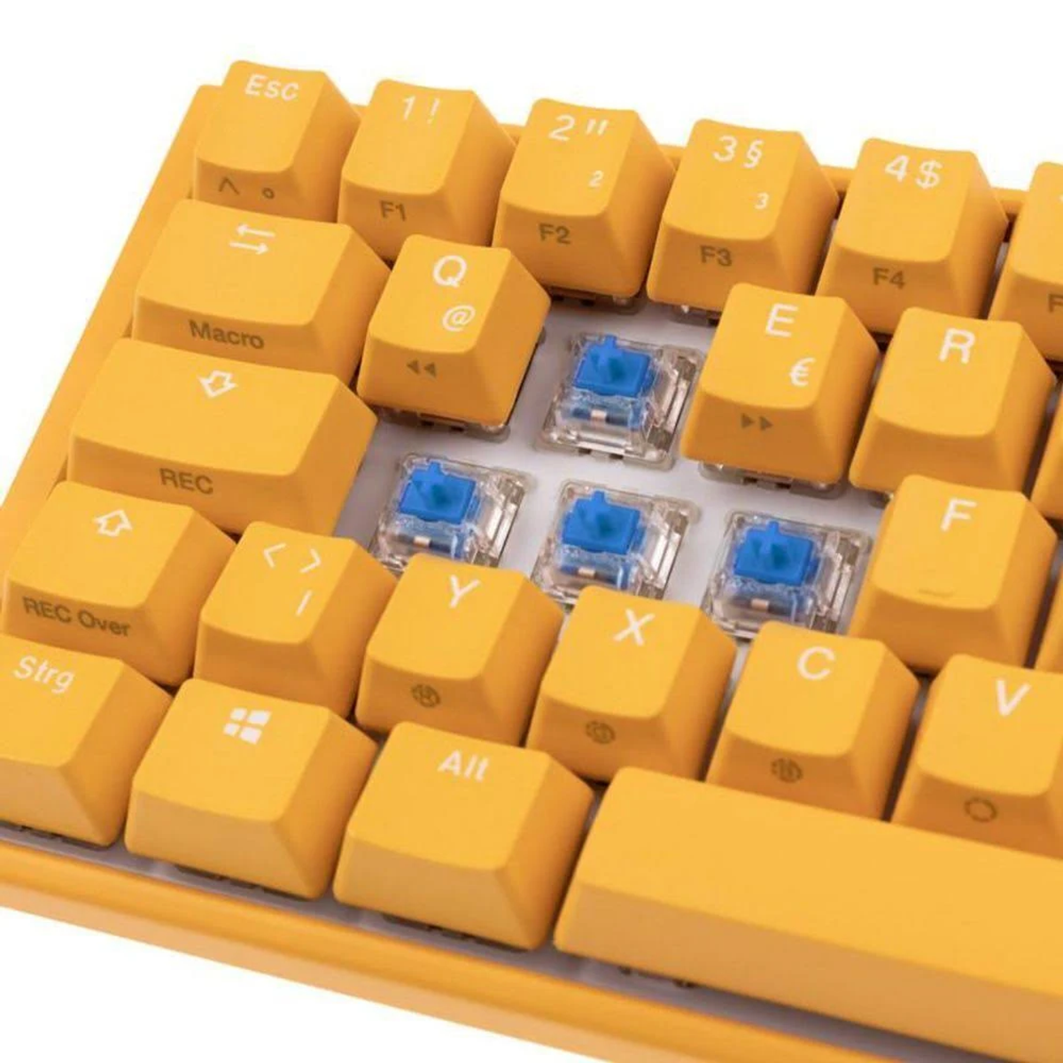 Primo piano dei tasti di una tastiera gialla. Interruttori blu visibili, tasti gialli.