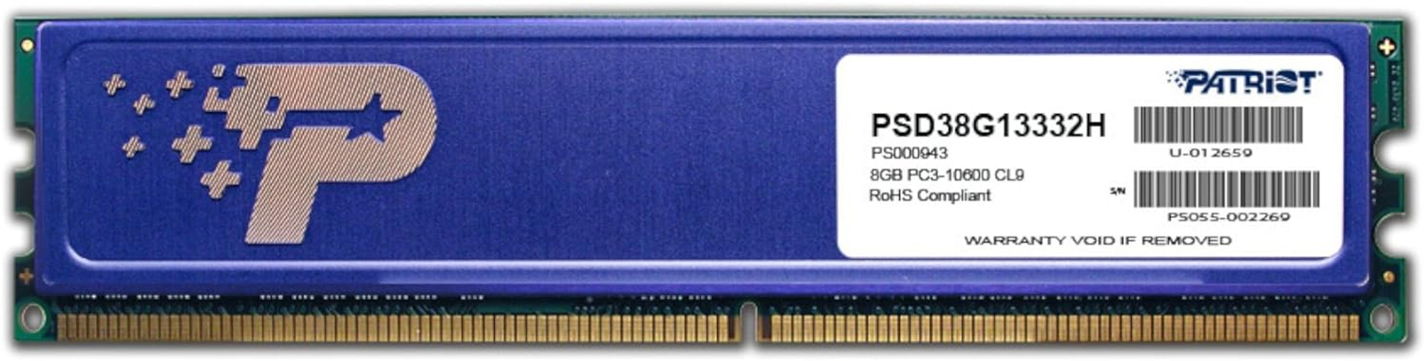 Ein blauer RAM-Riegel mit Patriot-Logo und Produktinformationen auf dem Etikett.