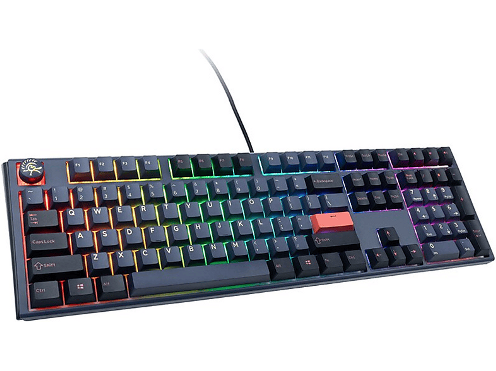 RGB-toetsenbord met verlichte toetsen. Zwarte behuizing, verschillende kleuren. Witte achtergrond.