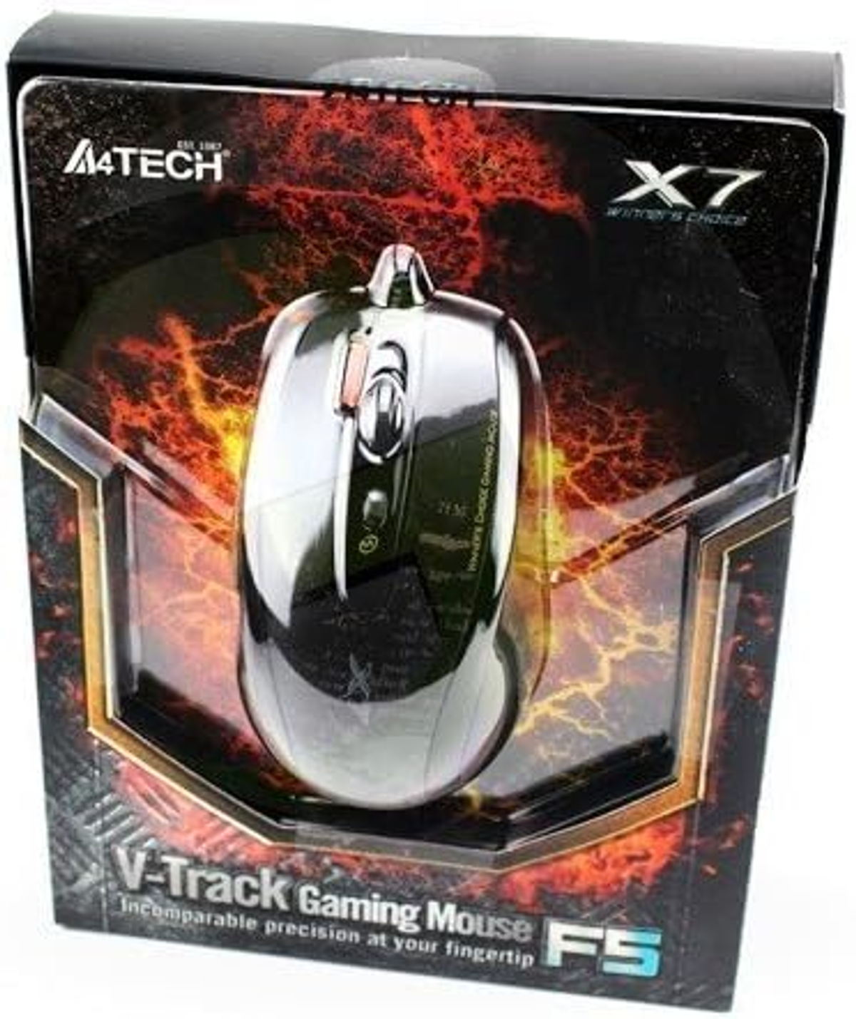 Gaming-Maus in der Verpackung. Silberne Maus mit schwarzen Akzenten. Verpackung hat ein feuerähnliches Design.