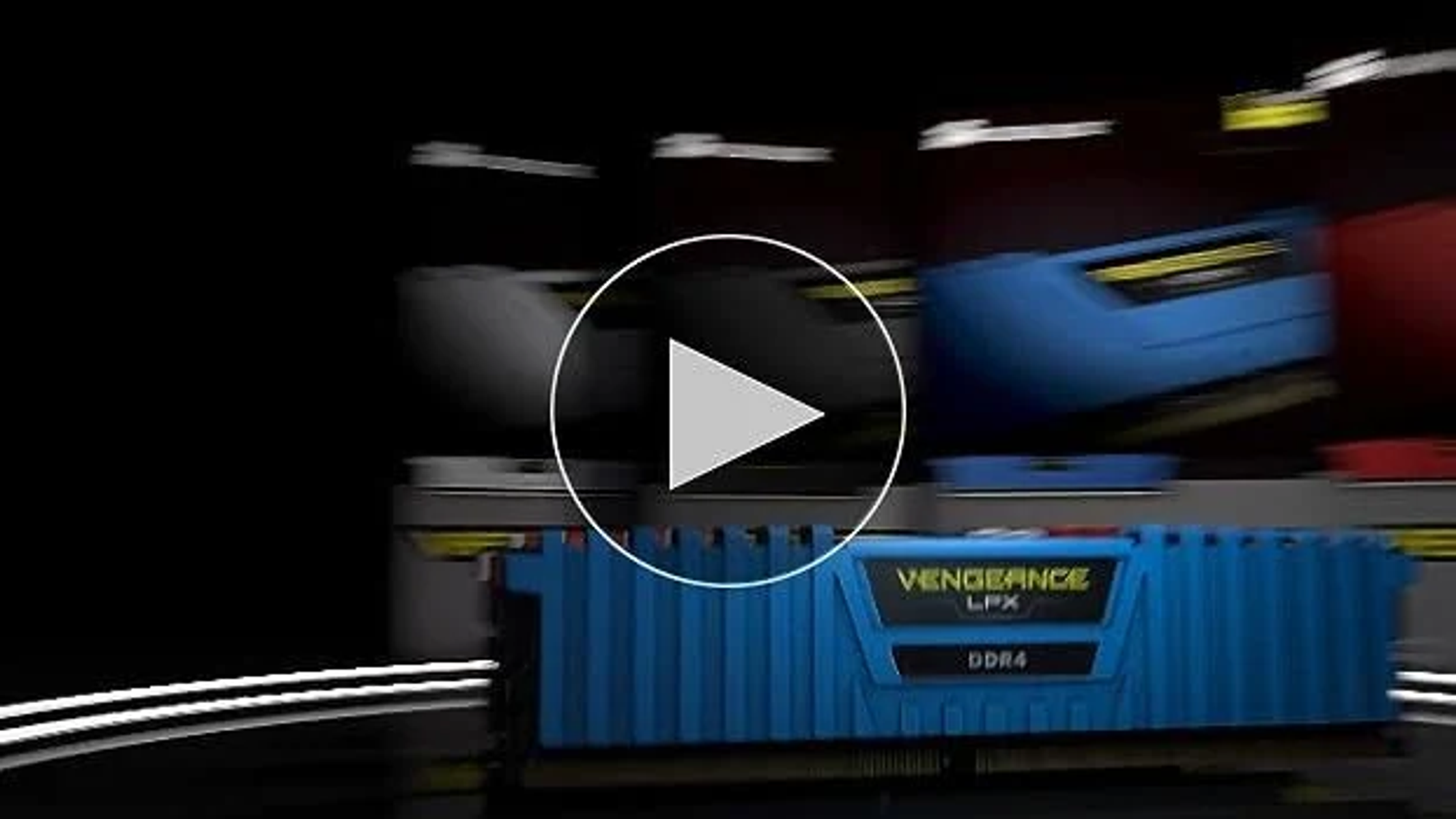 Film z niebieskimi modułami RAM. Z przodu znajduje się nazwa "Vengeance LFX".