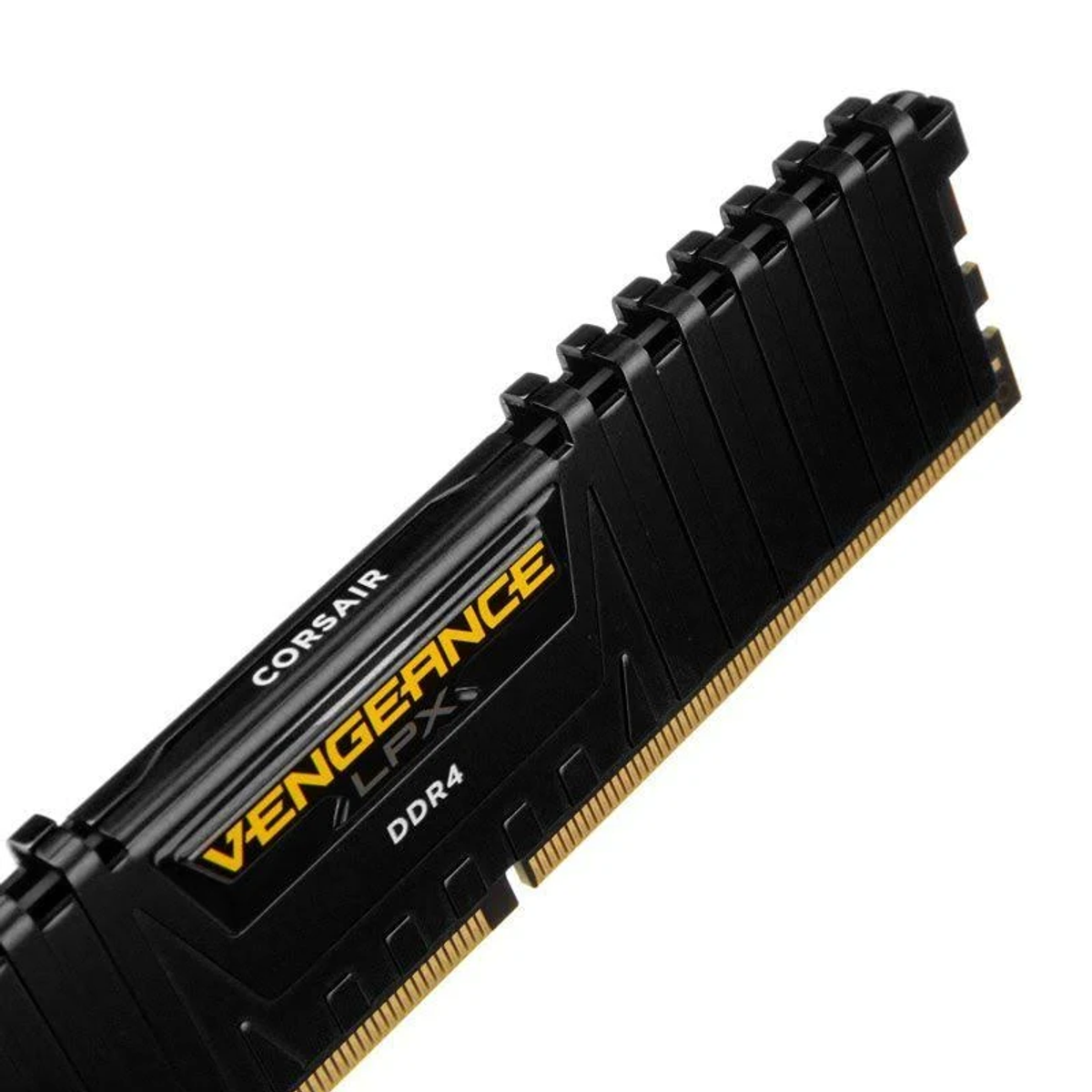 Czarny moduł RAM Corsair Vengeance LPX DDR4 z żółtym tekstem. Białe tło.