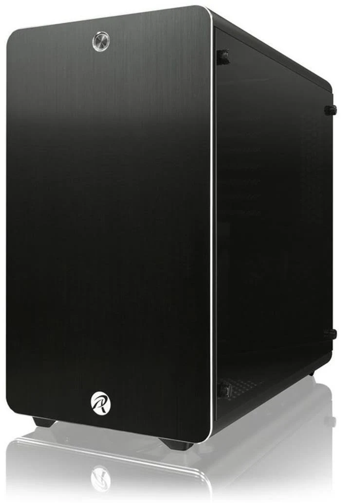 Czarna obudowa komputera ze szklanym panelem bocznym. Srebrne akcenty i logo. Białe tło.