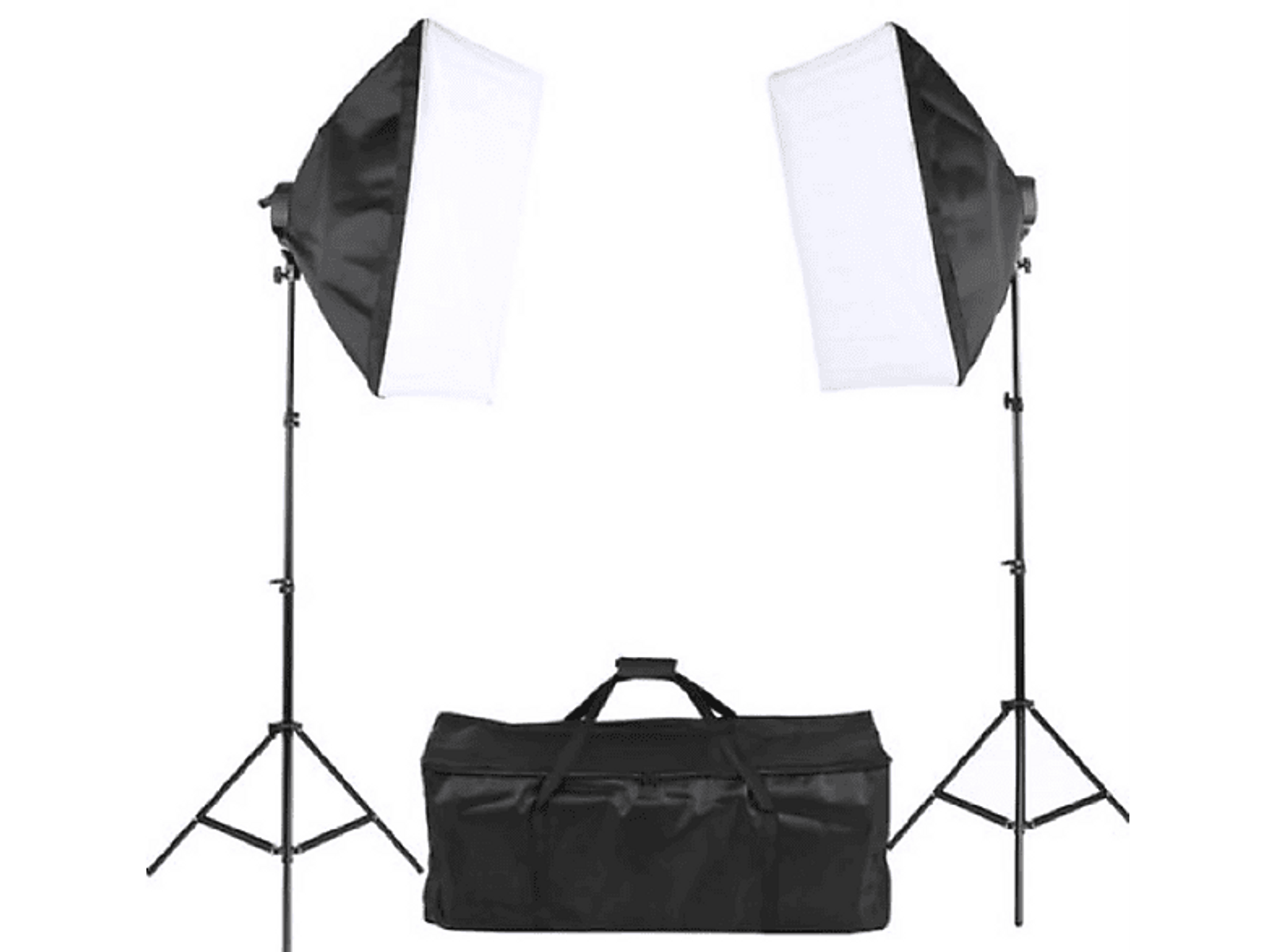 Due softbox su supporti, una borsa nera a terra. Tutto su sfondo bianco.