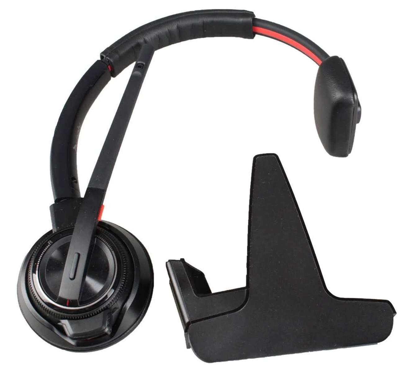 Ein Headset und Ständer, schwarz und rot. Weißer Hintergrund.